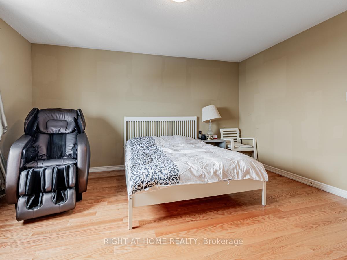 Photo 17 of 33 Bullrush Drive, Vaughan, Vellore Village — HOMEH