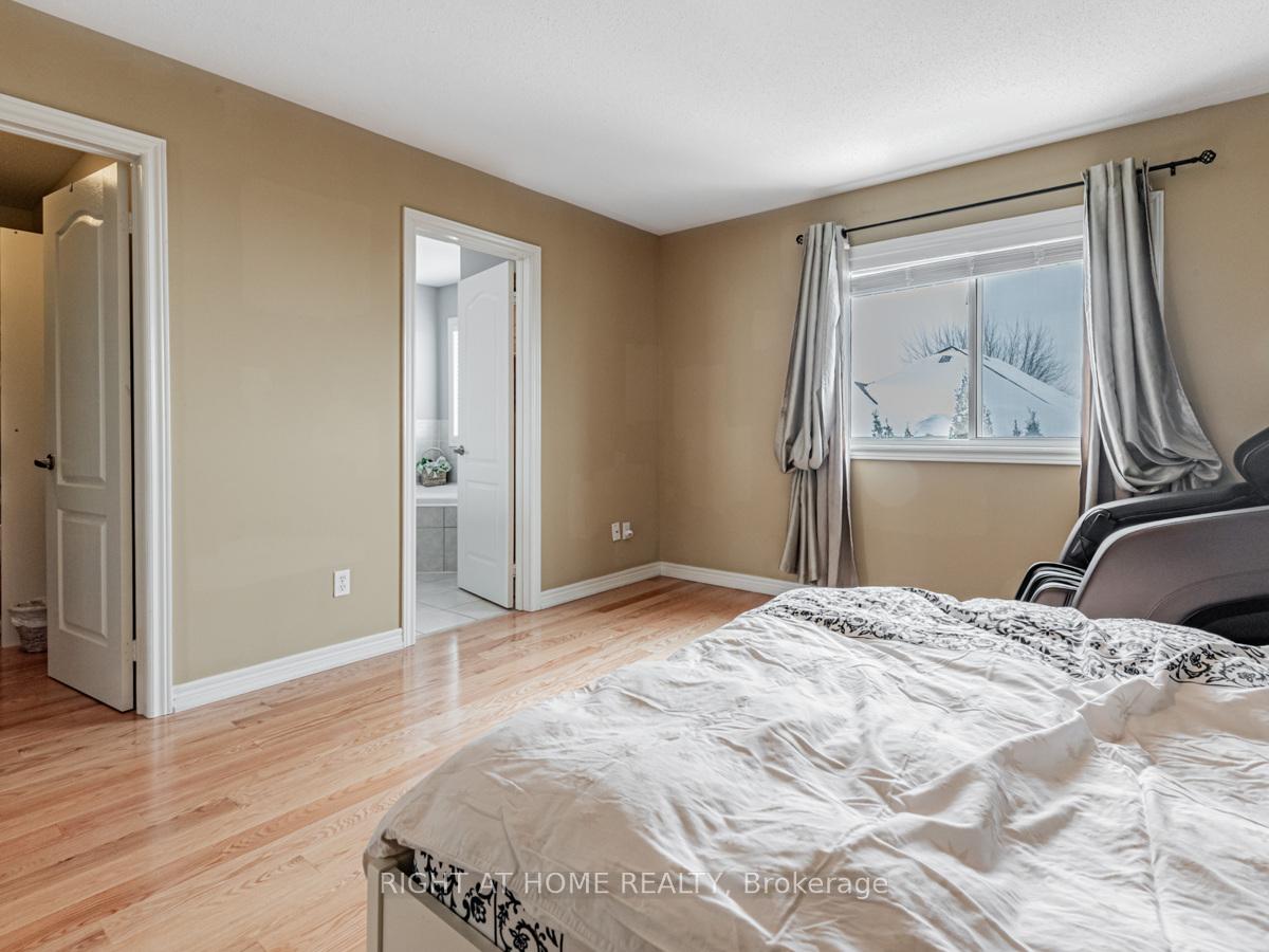 Photo 18 of 33 Bullrush Drive, Vaughan, Vellore Village — HOMEH