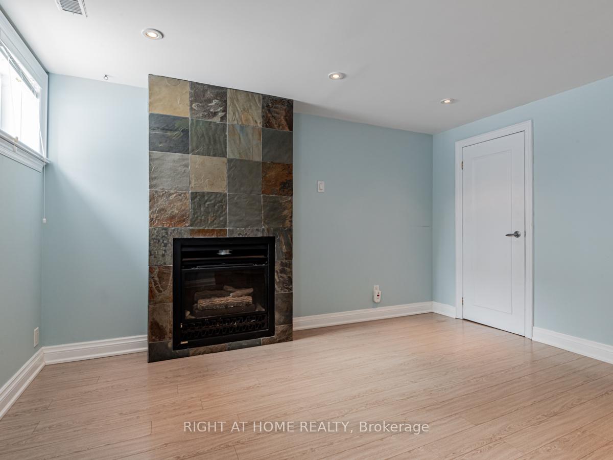 Photo 28 of 33 Bullrush Drive, Vaughan, Vellore Village — HOMEH