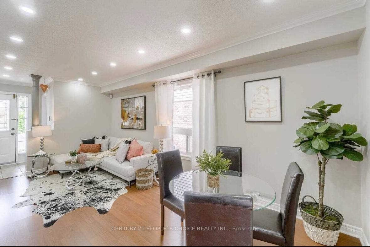 Photo 4 of 32 Ridgemore Crescent, Brampton, Fletcher's Meadow — HOMEH