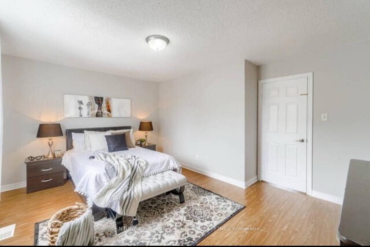 Photo 10 of 32 Ridgemore Crescent, Brampton, Fletcher's Meadow — HOMEH