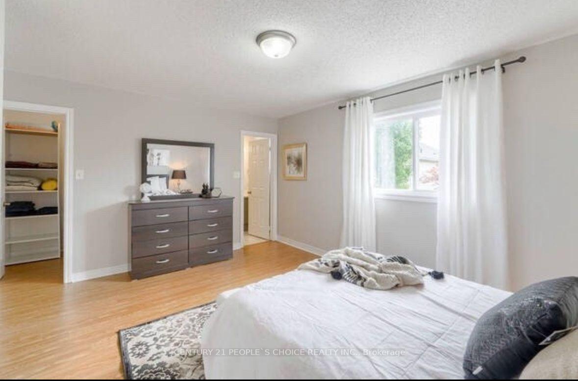 Photo 11 of 32 Ridgemore Crescent, Brampton, Fletcher's Meadow — HOMEH