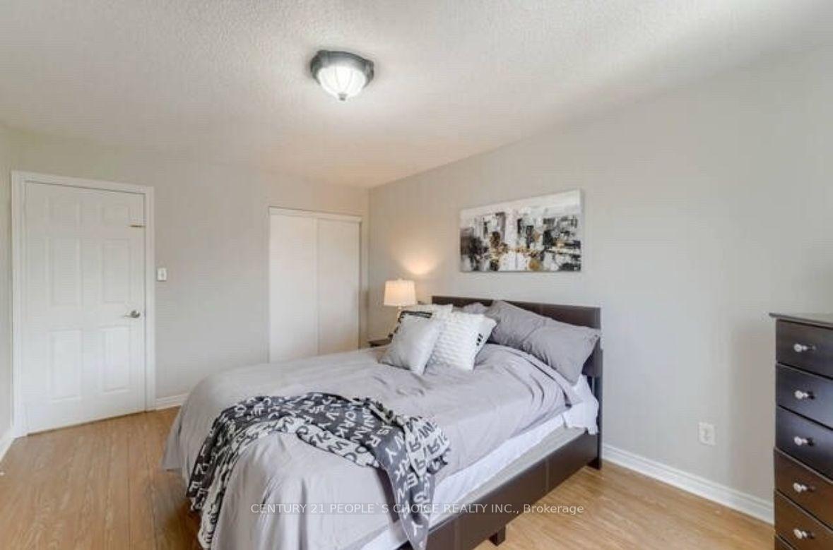 Photo 14 of 32 Ridgemore Crescent, Brampton, Fletcher's Meadow — HOMEH