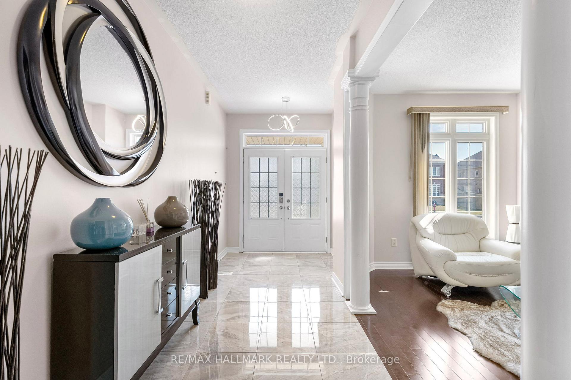 Photo 3 of 262 Elbern Markell Drive, Brampton, Credit Valley — HOMEH