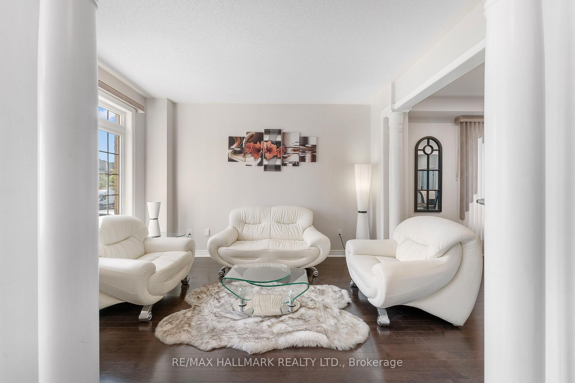Photo 4 of 262 Elbern Markell Drive, Brampton, Credit Valley — HOMEH
