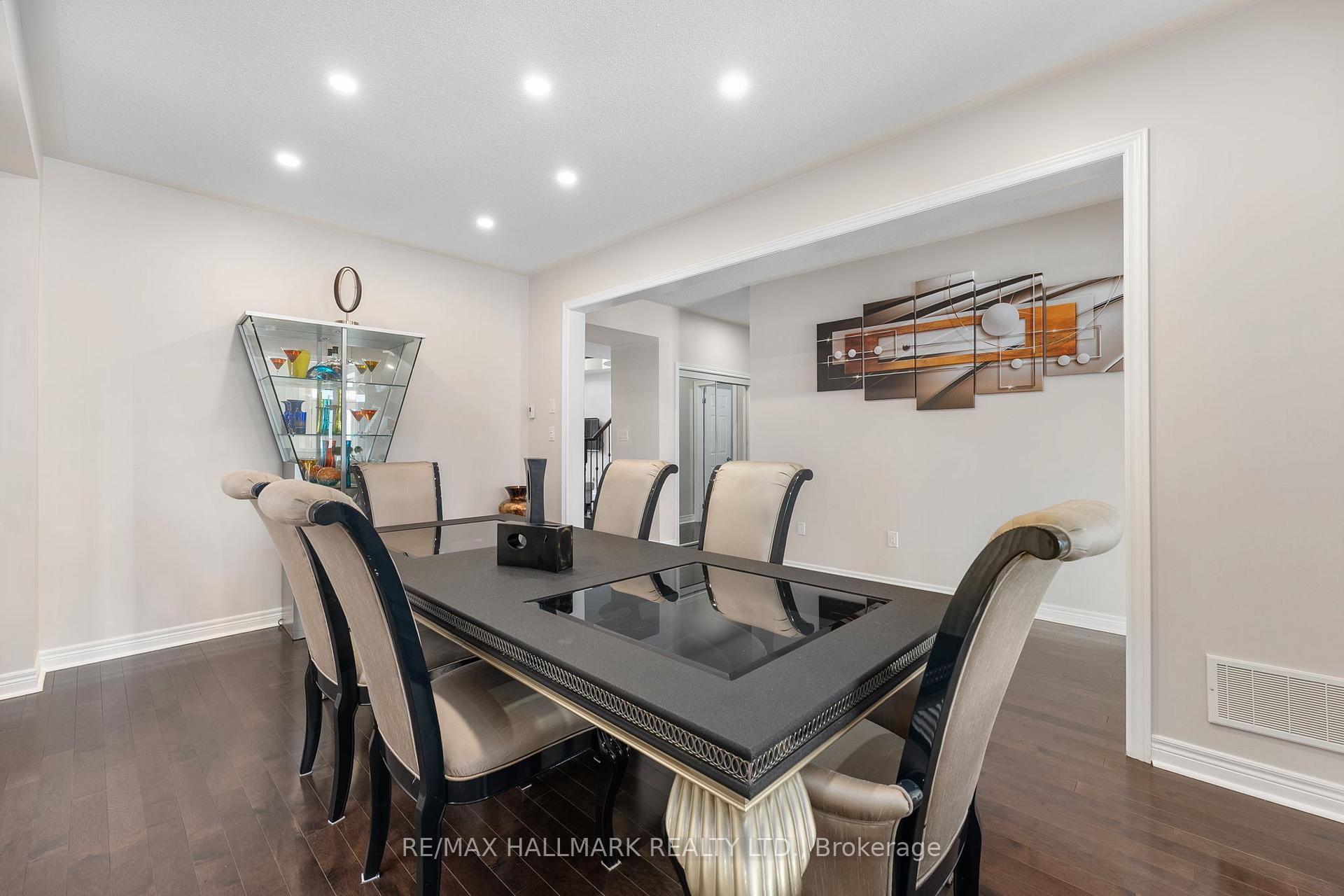 Photo 10 of 262 Elbern Markell Drive, Brampton, Credit Valley — HOMEH