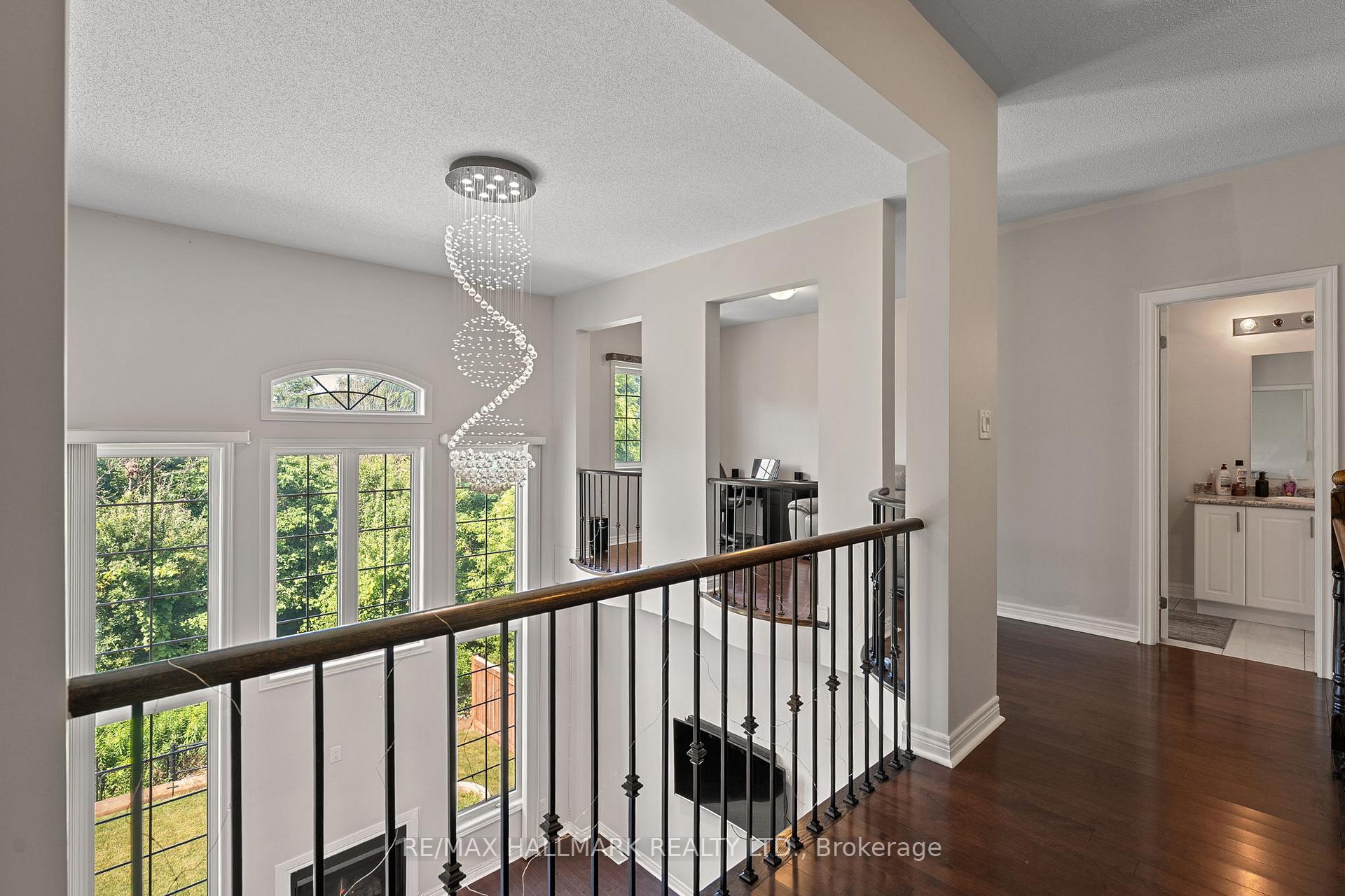 Photo 7 of 262 Elbern Markell Drive, Brampton, Credit Valley — HOMEH