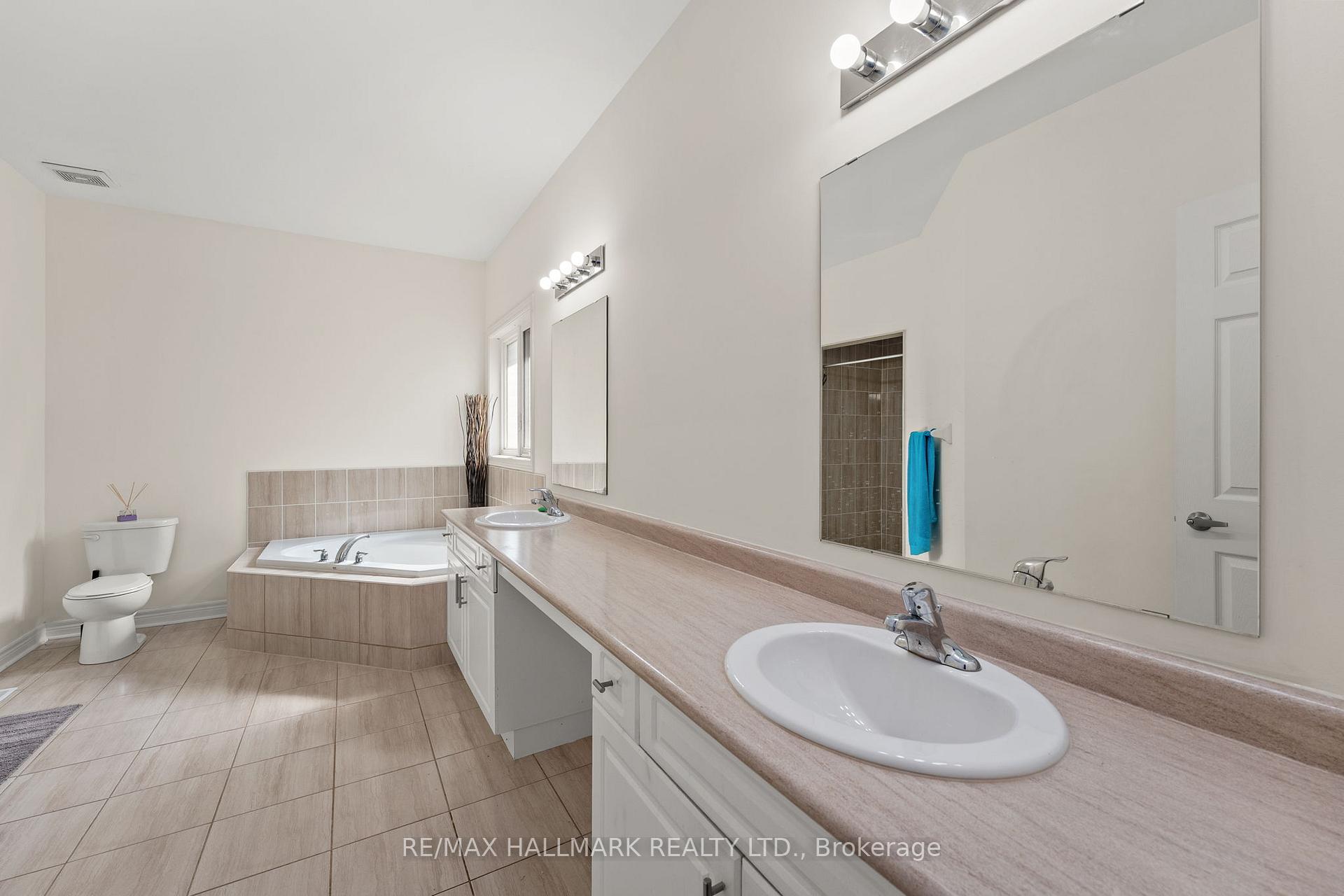 Photo 20 of 262 Elbern Markell Drive, Brampton, Credit Valley — HOMEH
