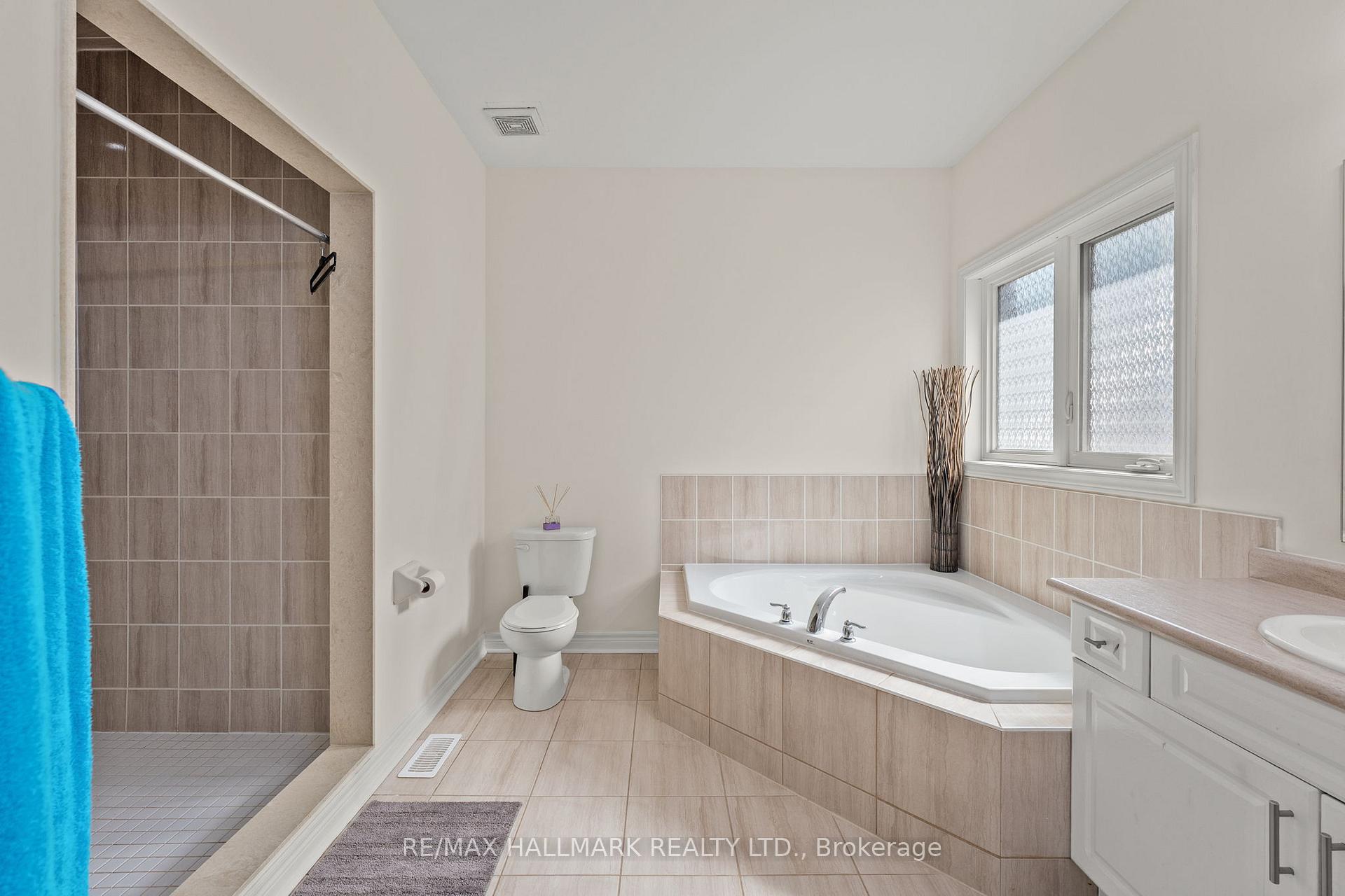 Photo 22 of 262 Elbern Markell Drive, Brampton, Credit Valley — HOMEH
