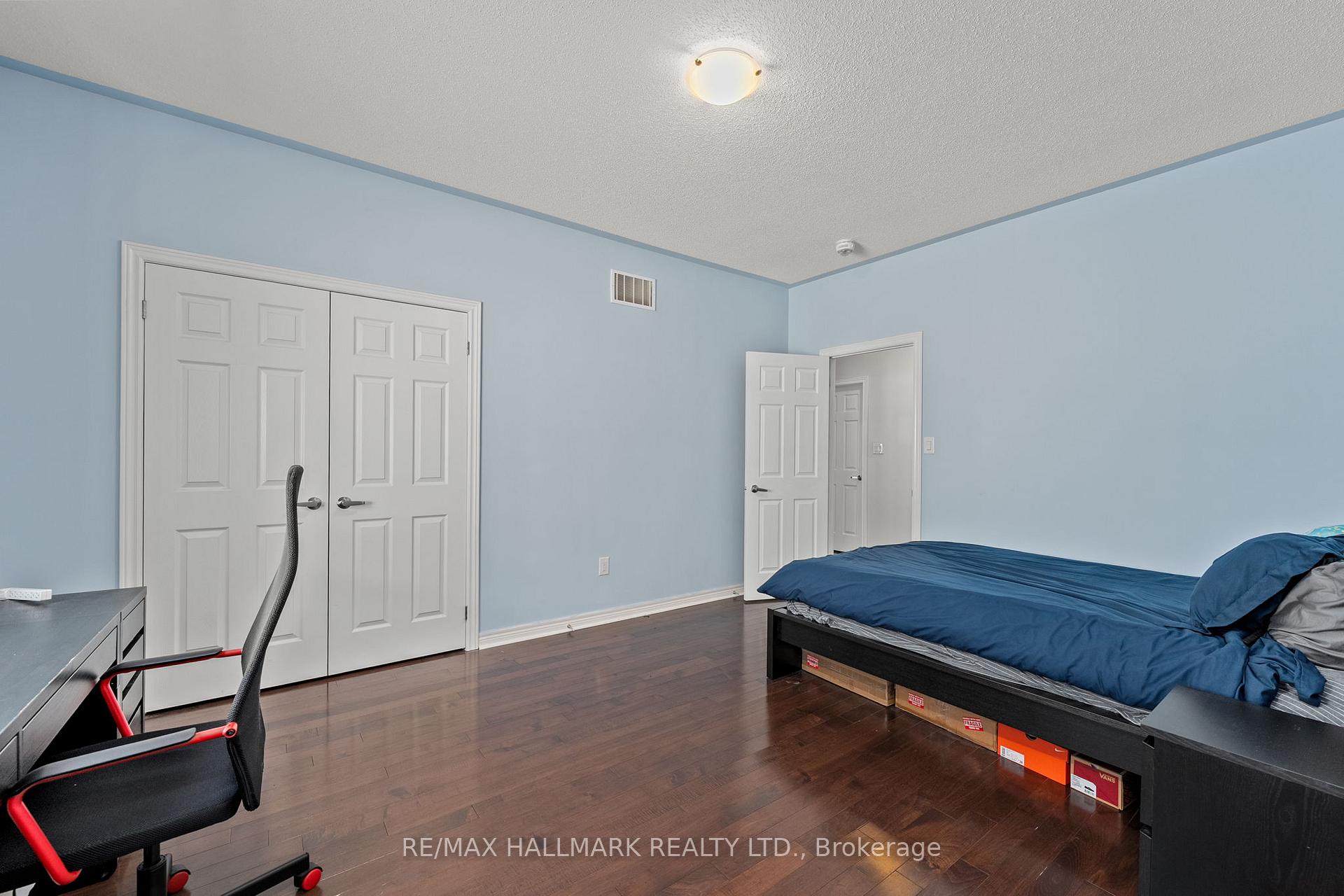 Photo 11 of 262 Elbern Markell Drive, Brampton, Credit Valley — HOMEH