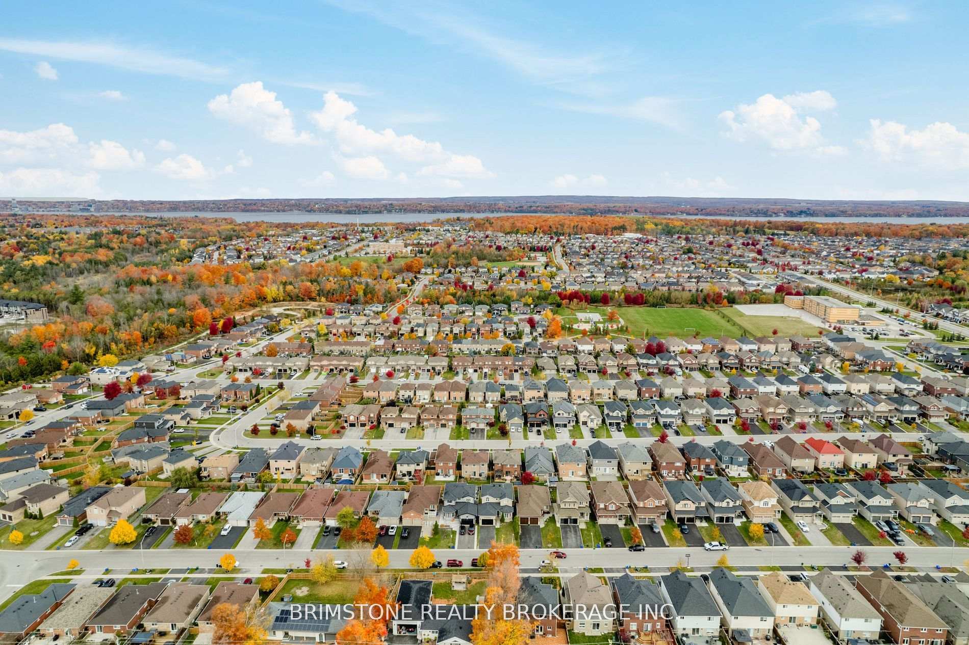 Photo 5 of 95 Sun King Crescent, Barrie, Innis-Shore — HOMEH
