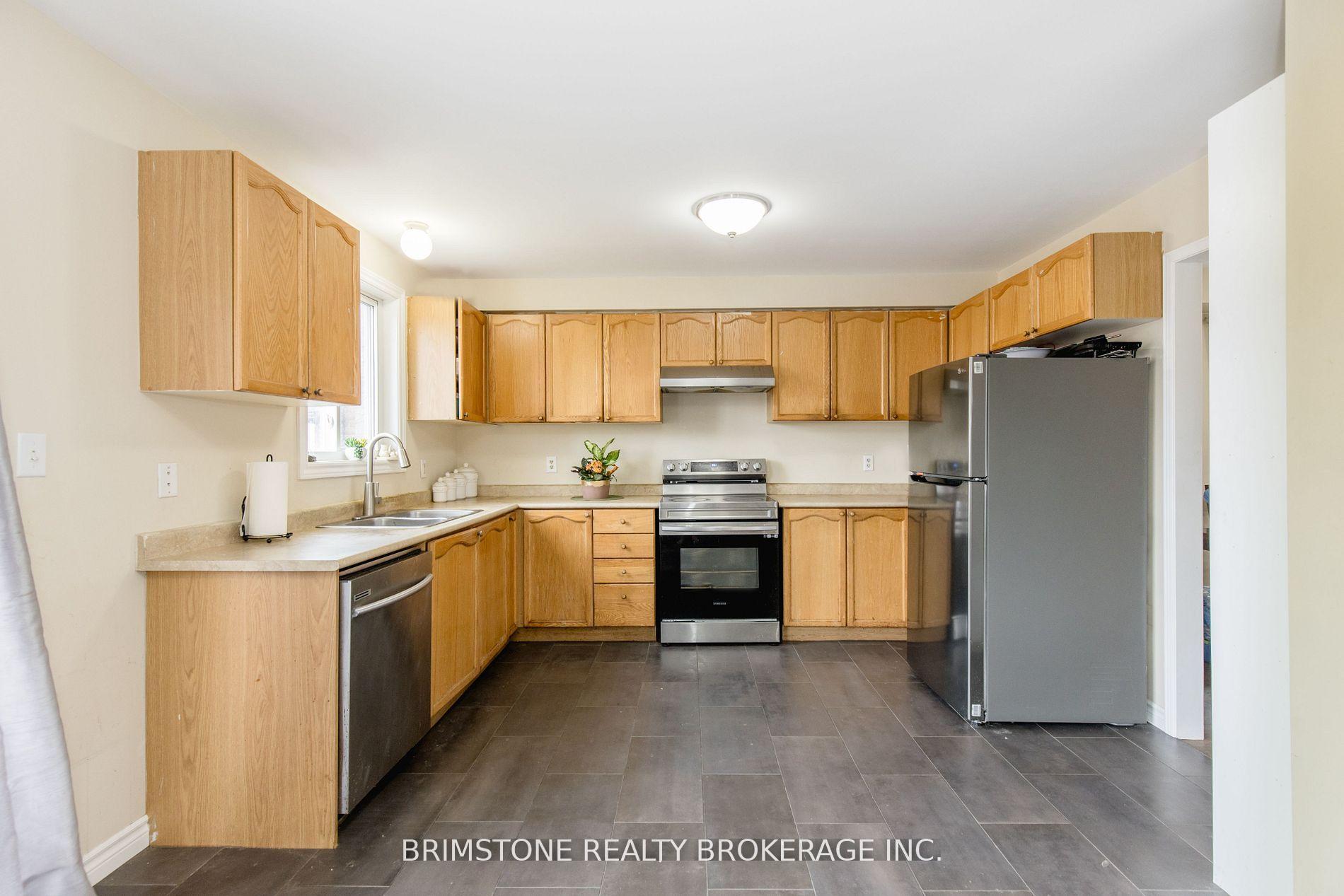 Photo 8 of 95 Sun King Crescent, Barrie, Innis-Shore — HOMEH