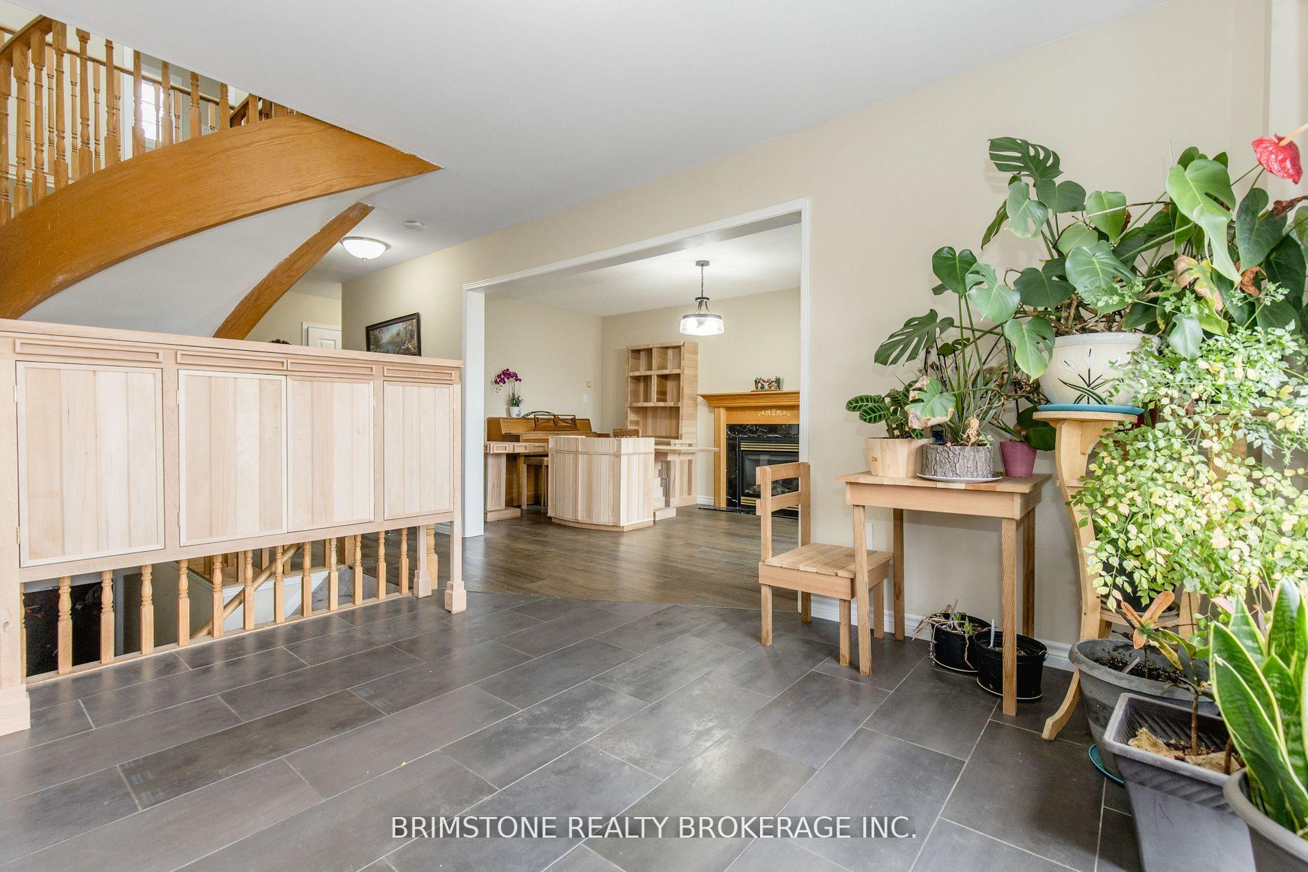 Photo 10 of 95 Sun King Crescent, Barrie, Innis-Shore — HOMEH