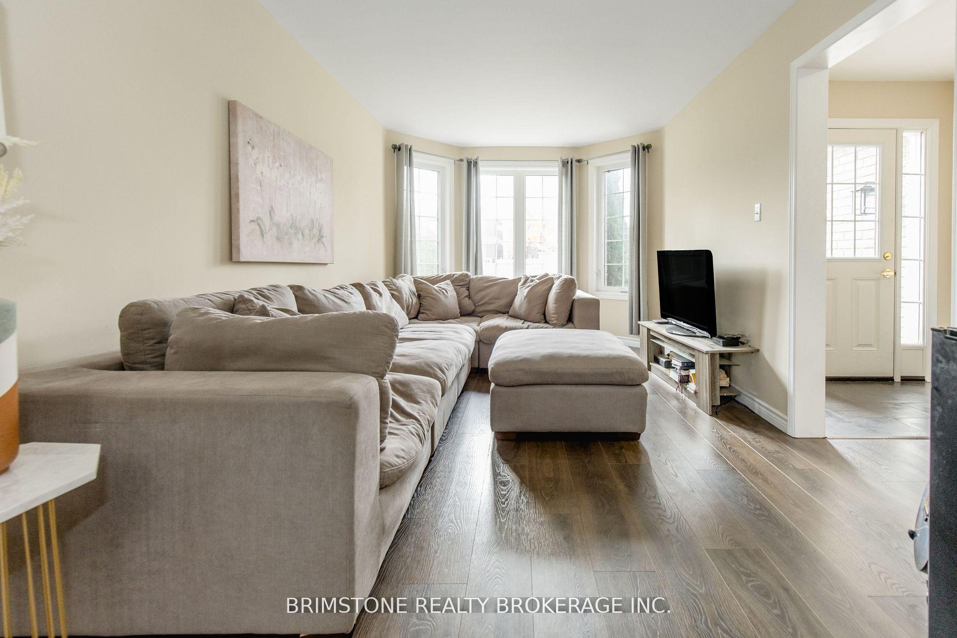 Photo 14 of 95 Sun King Crescent, Barrie, Innis-Shore — HOMEH