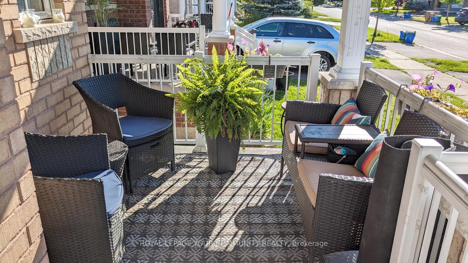 Photo 2 of 185 Chayna Crescent, Vaughan, Patterson — HOMEH