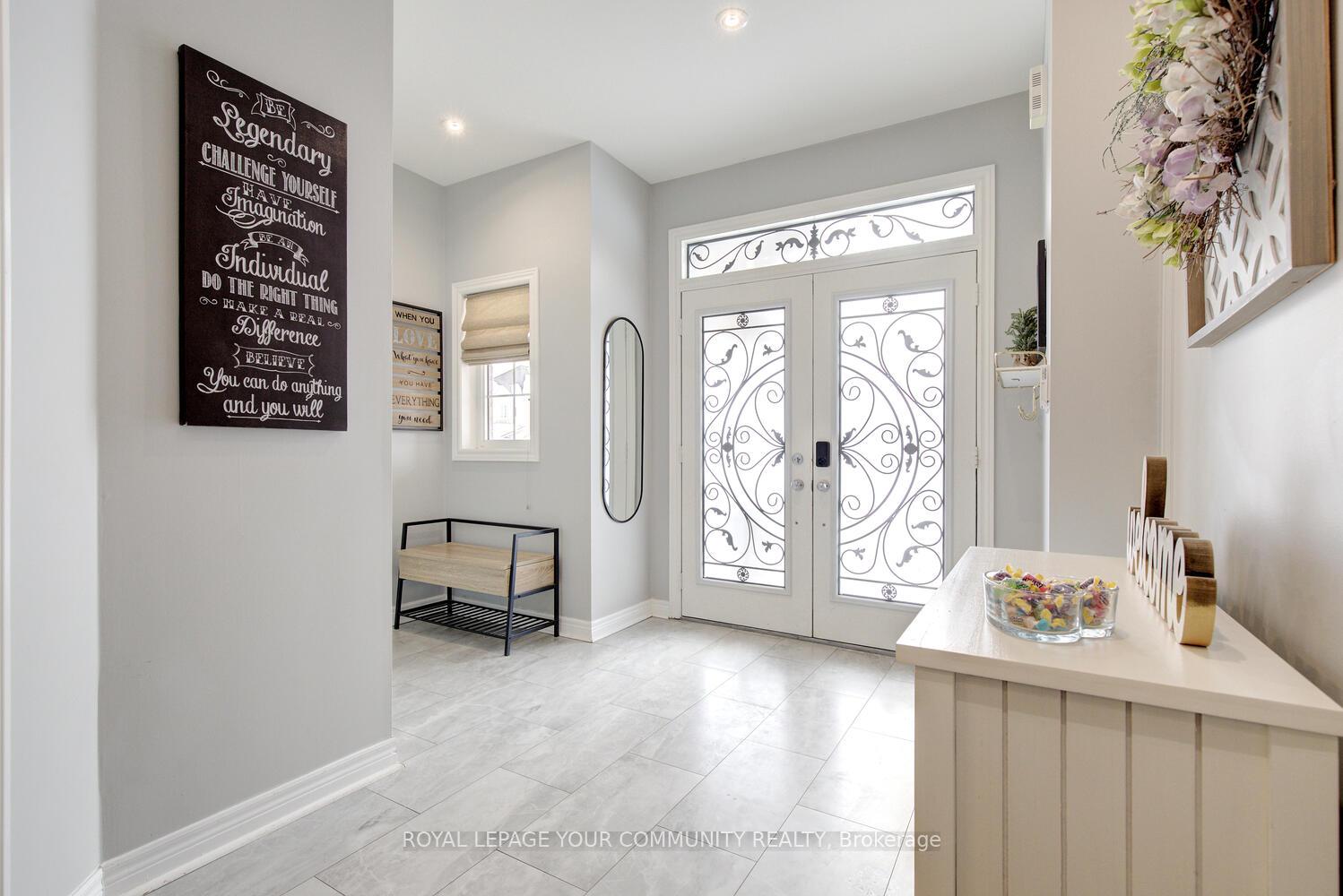 Photo 3 of 185 Chayna Crescent, Vaughan, Patterson — HOMEH