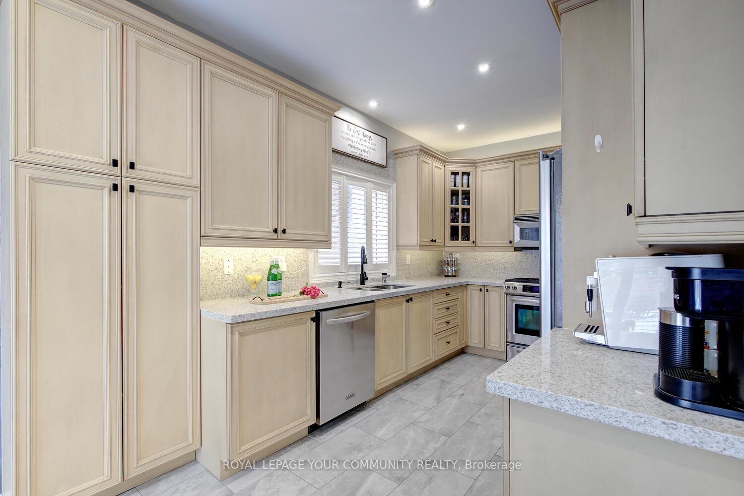 Photo 13 of 185 Chayna Crescent, Vaughan, Patterson — HOMEH