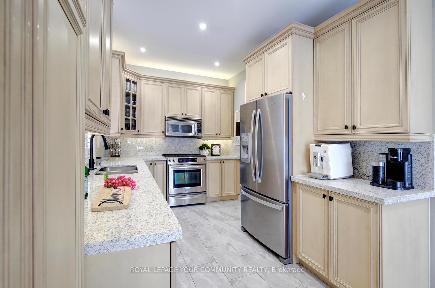Photo 14 of 185 Chayna Crescent, Vaughan, Patterson — HOMEH
