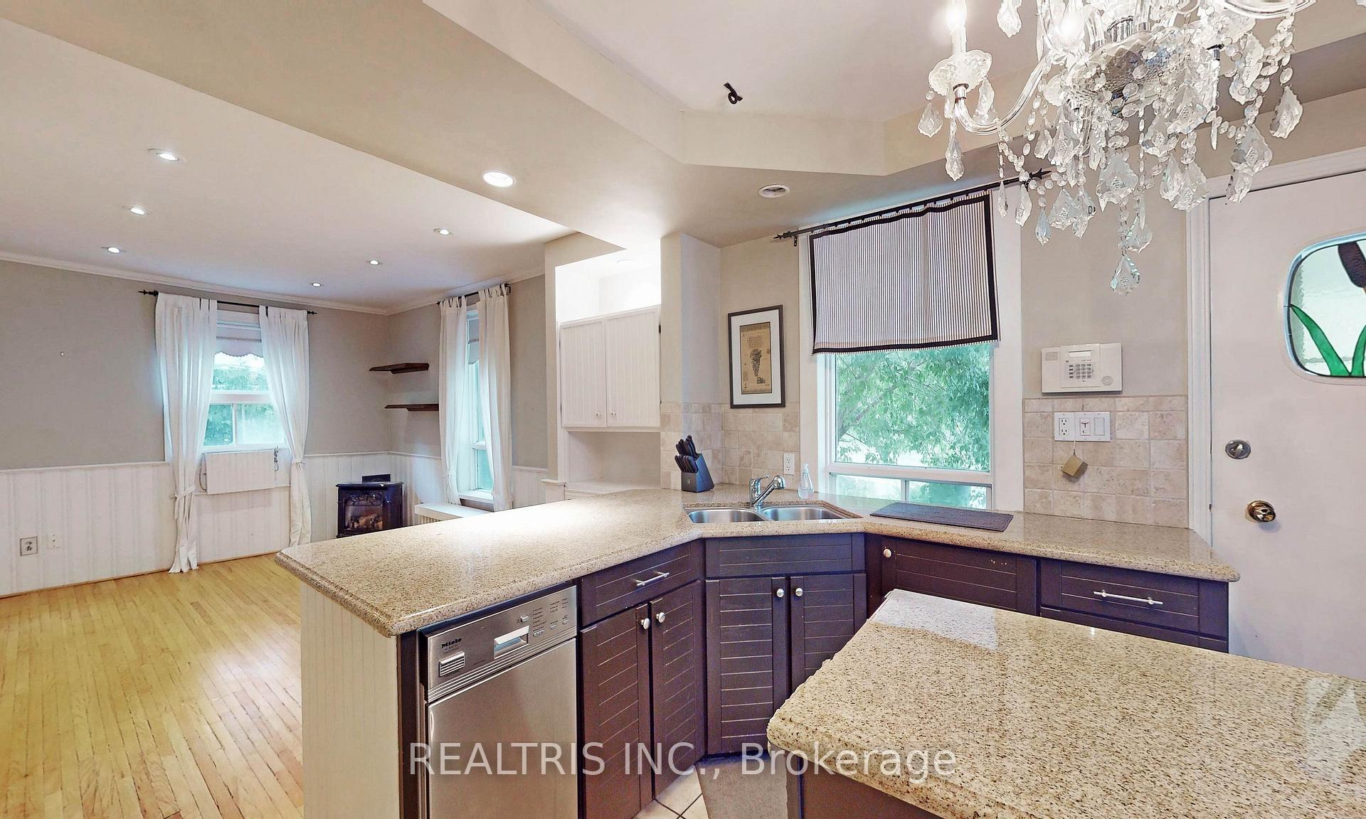 Photo 10 of 149 Worsley Street, Barrie, City Centre — HOMEH