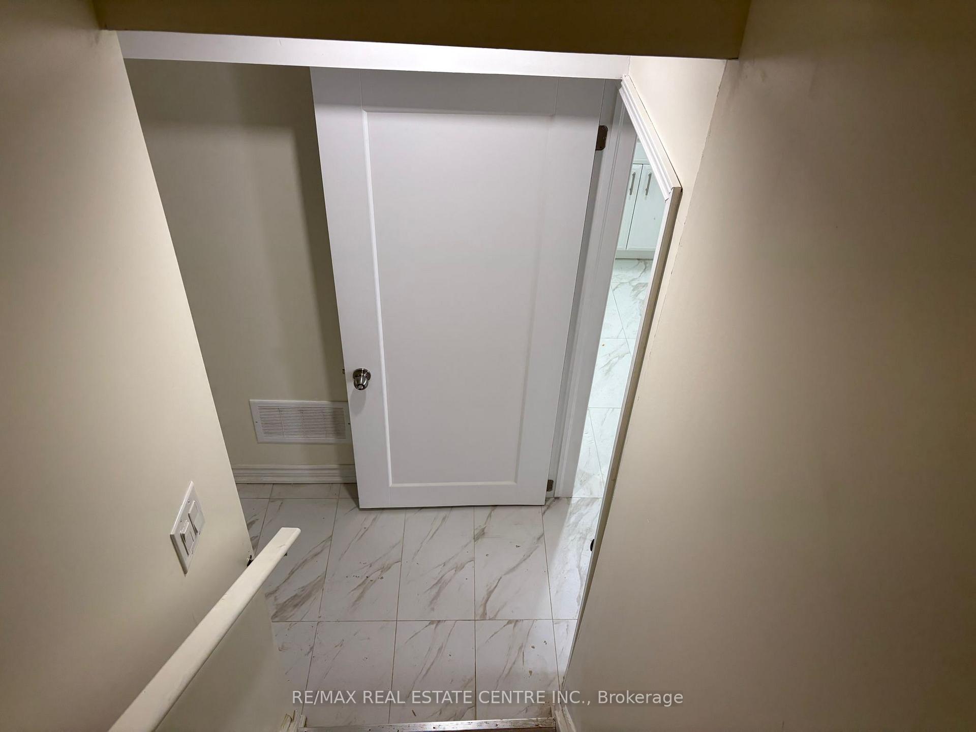Photo 5 of 50 Kessler Drive, Brampton, Sandringham-Wellington North — HOMEH