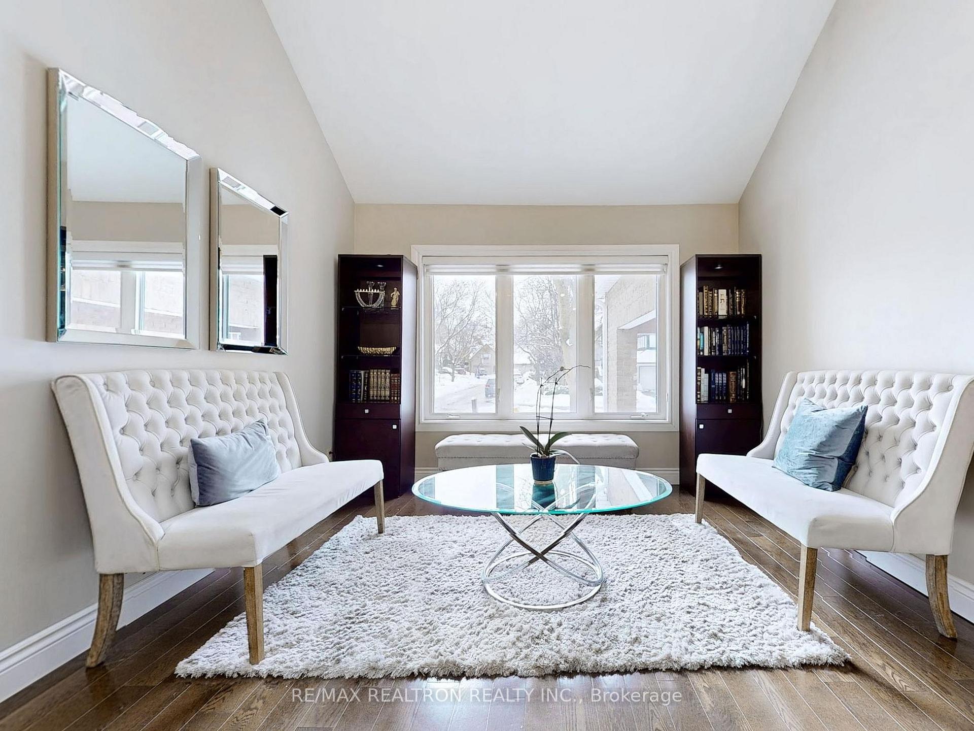 Photo 4 of 171 Mcmorran Crescent, Vaughan, Brownridge — HOMEH
