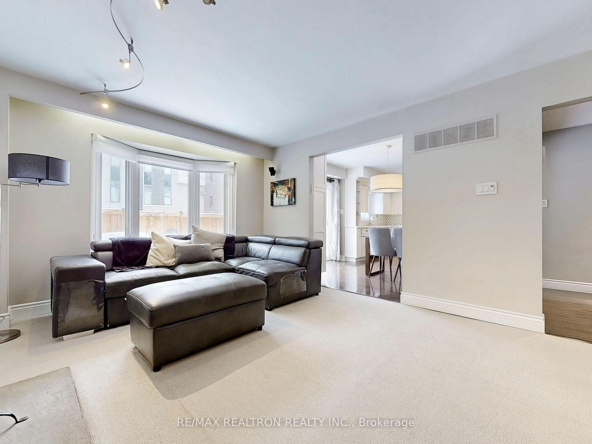 Photo 9 of 171 Mcmorran Crescent, Vaughan, Brownridge — HOMEH
