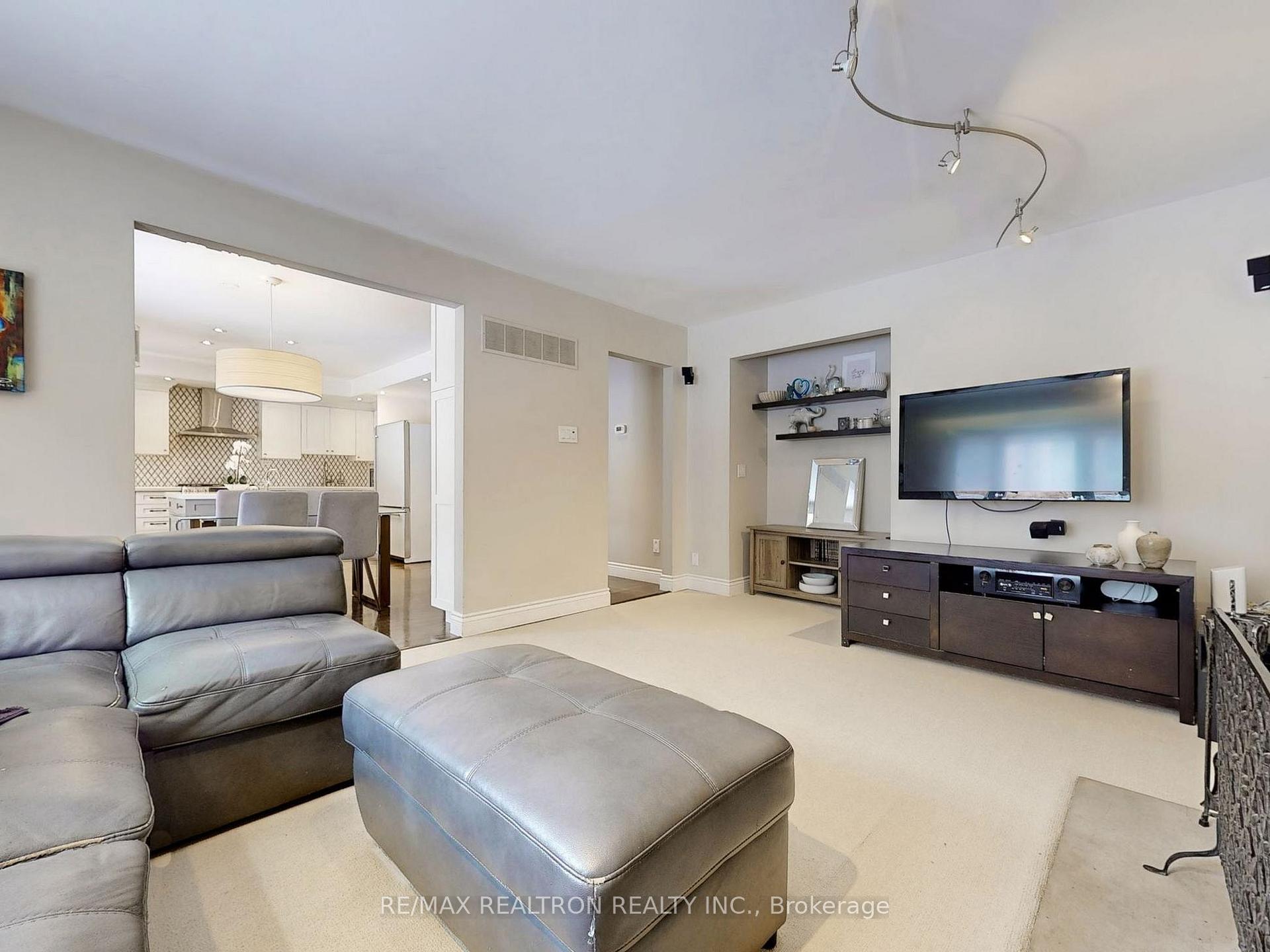 Photo 10 of 171 Mcmorran Crescent, Vaughan, Brownridge — HOMEH