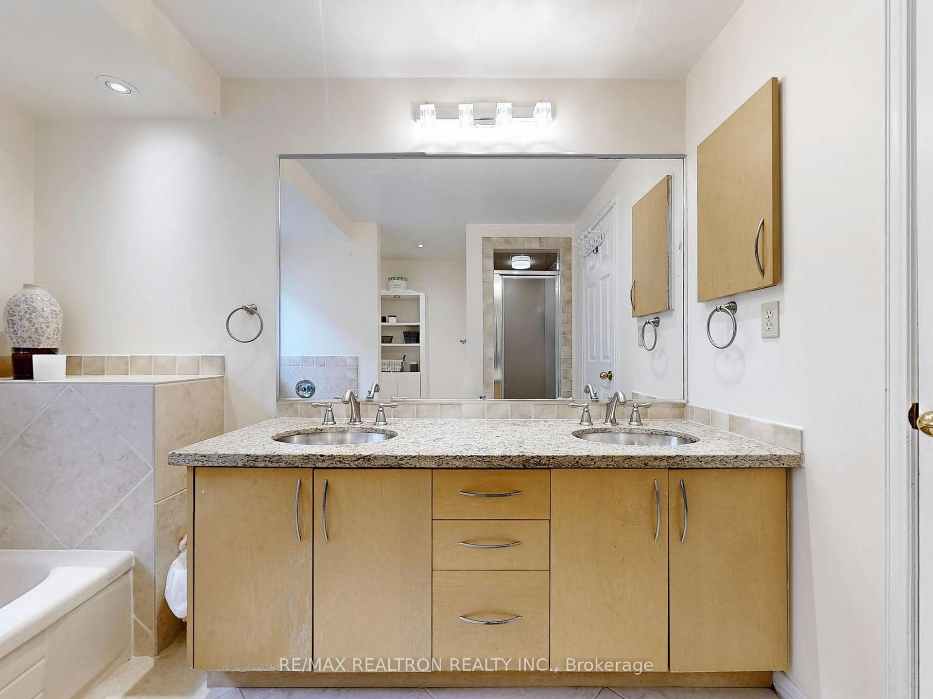 Photo 24 of 171 Mcmorran Crescent, Vaughan, Brownridge — HOMEH
