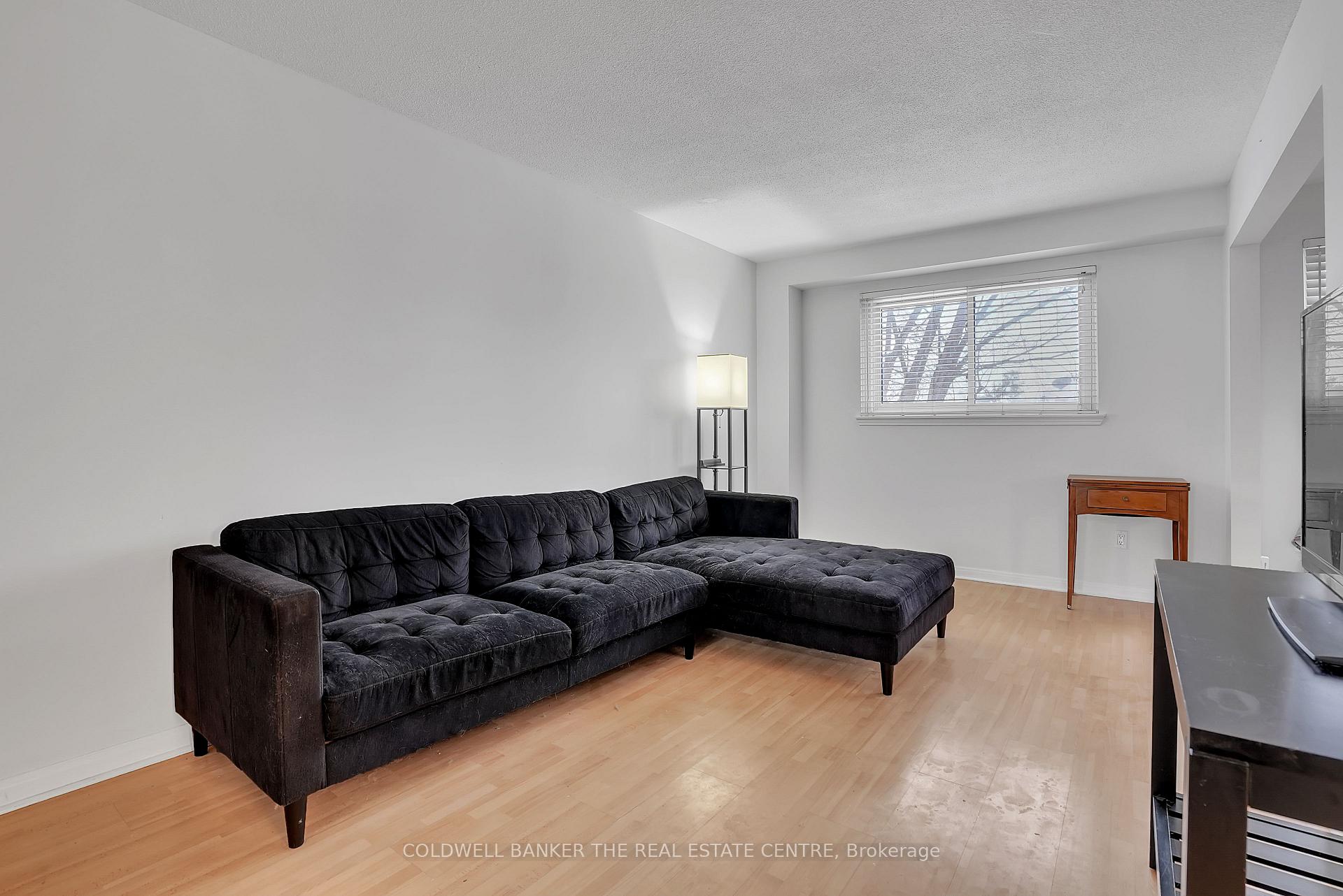 Photo 4 of 56 Chaucer Crescent, Barrie, Letitia Heights — HOMEH