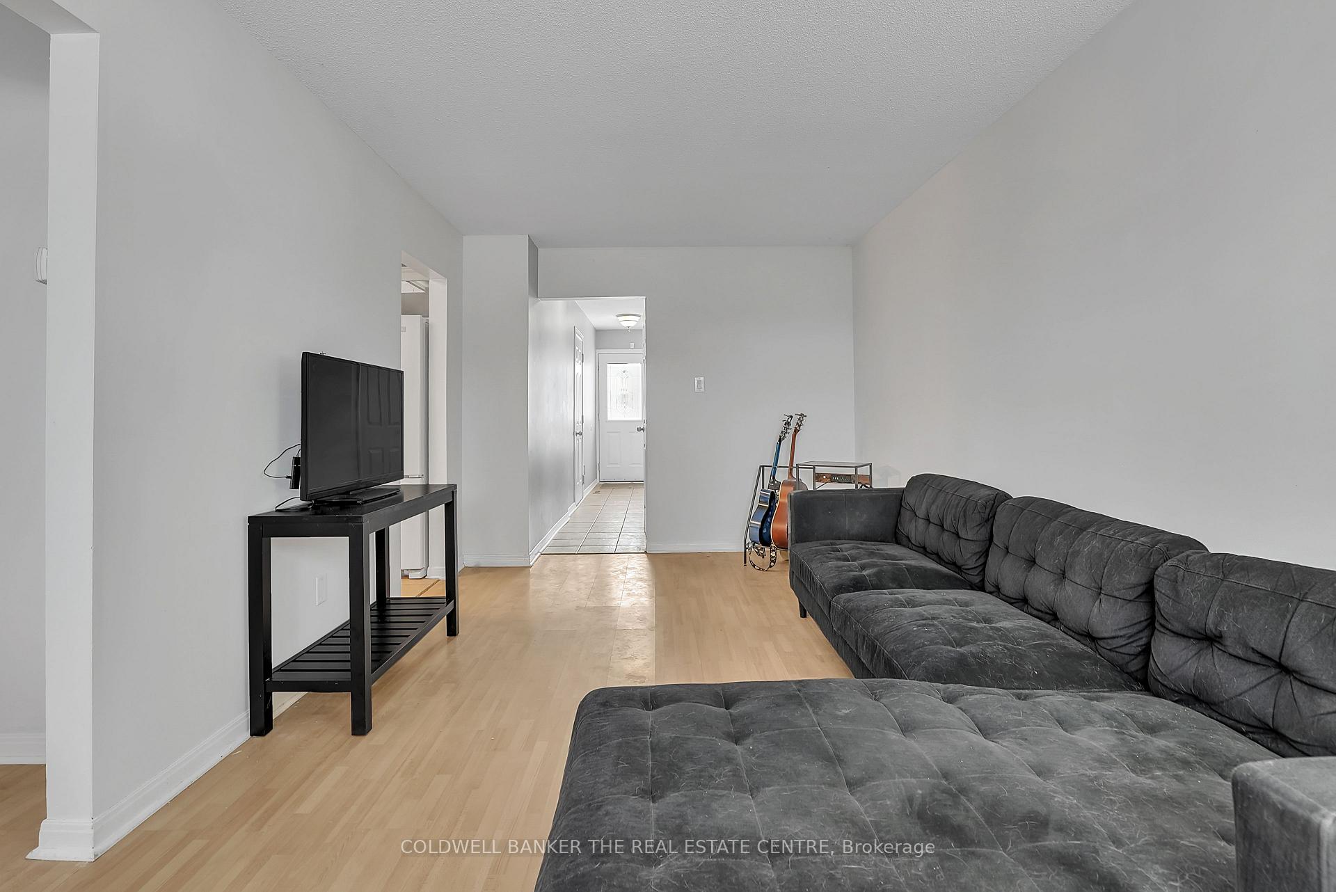 Photo 6 of 56 Chaucer Crescent, Barrie, Letitia Heights — HOMEH