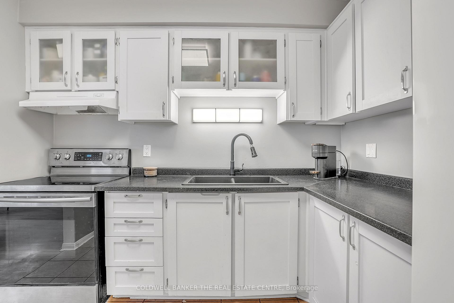 Photo 10 of 56 Chaucer Crescent, Barrie, Letitia Heights — HOMEH