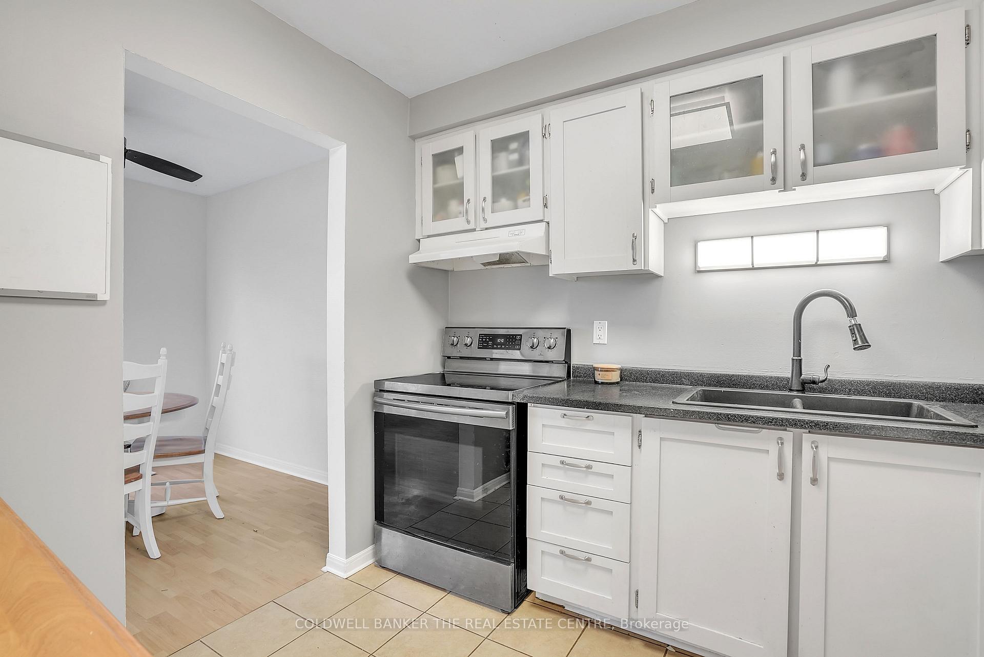 Photo 11 of 56 Chaucer Crescent, Barrie, Letitia Heights — HOMEH