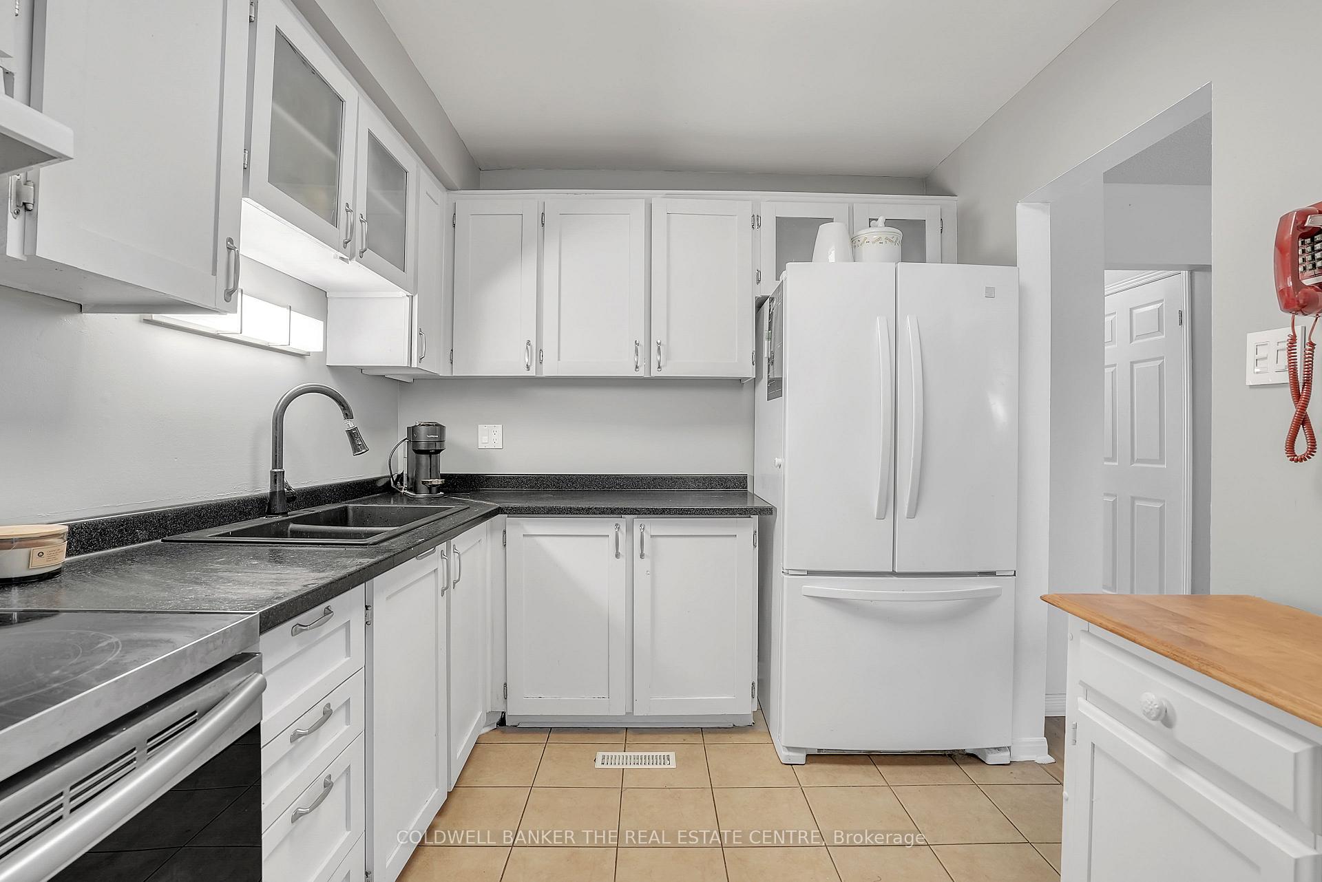 Photo 12 of 56 Chaucer Crescent, Barrie, Letitia Heights — HOMEH