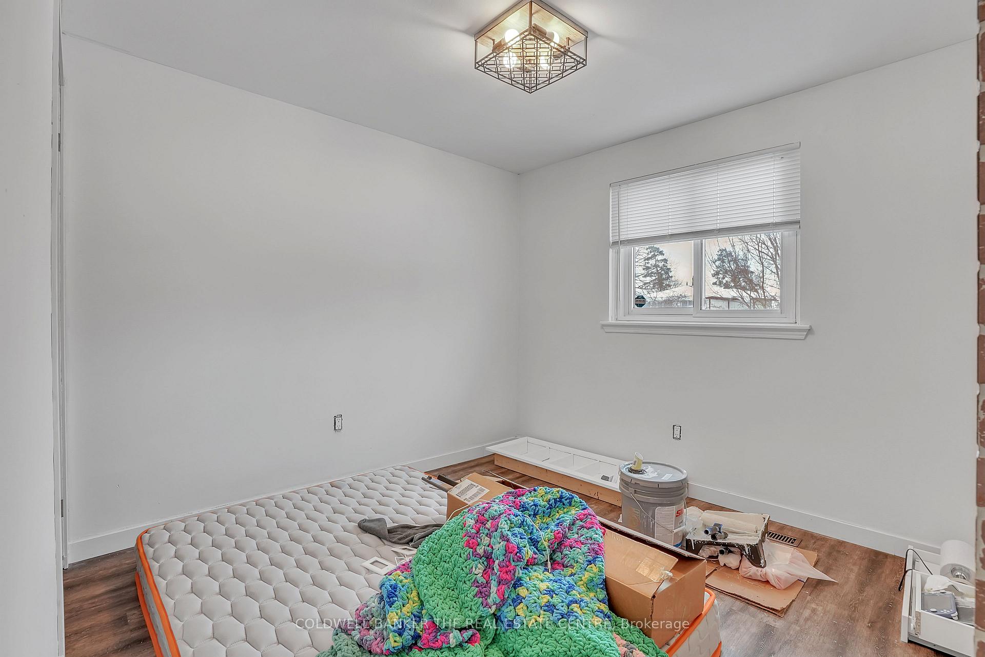 Photo 19 of 56 Chaucer Crescent, Barrie, Letitia Heights — HOMEH