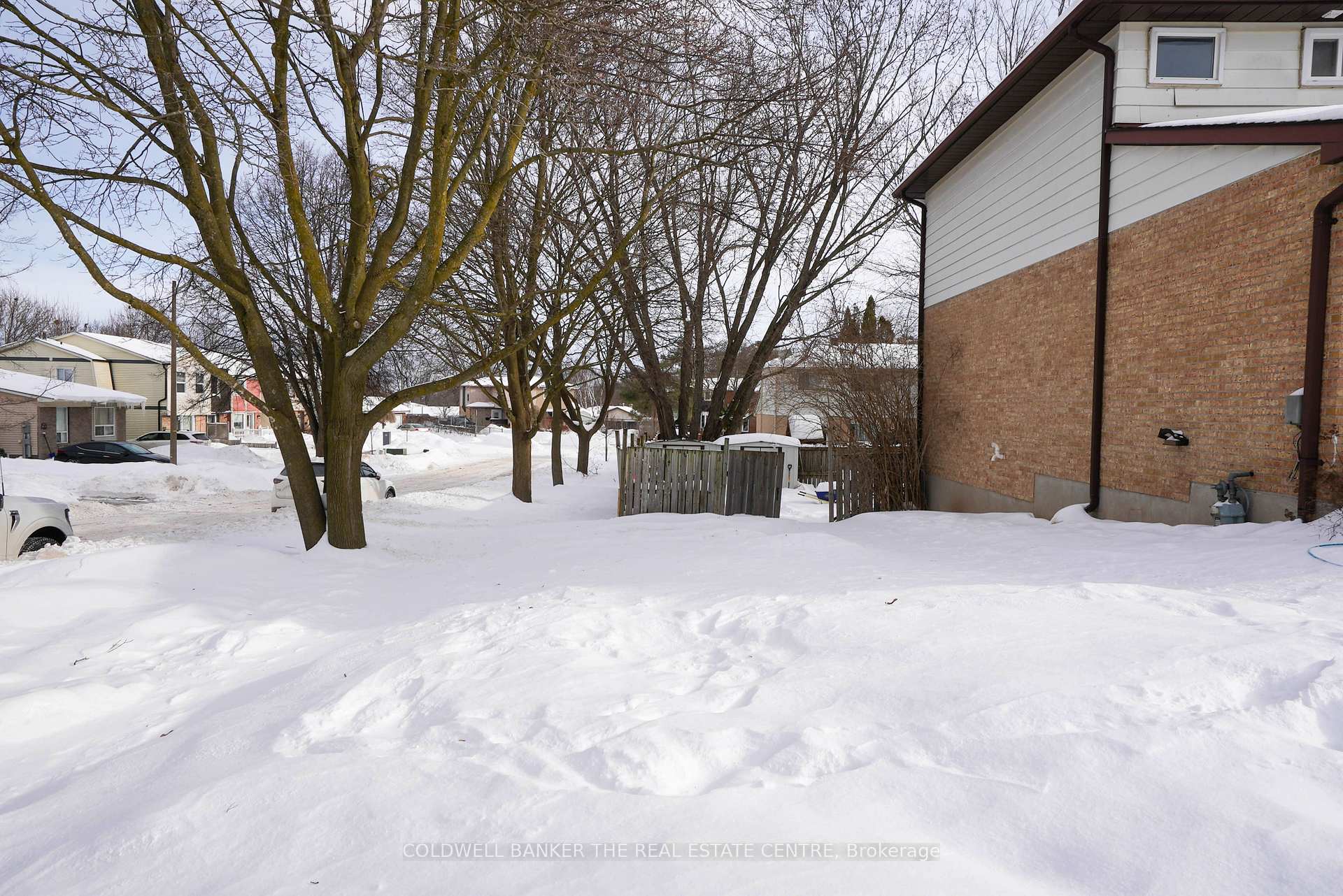 Photo 22 of 56 Chaucer Crescent, Barrie, Letitia Heights — HOMEH