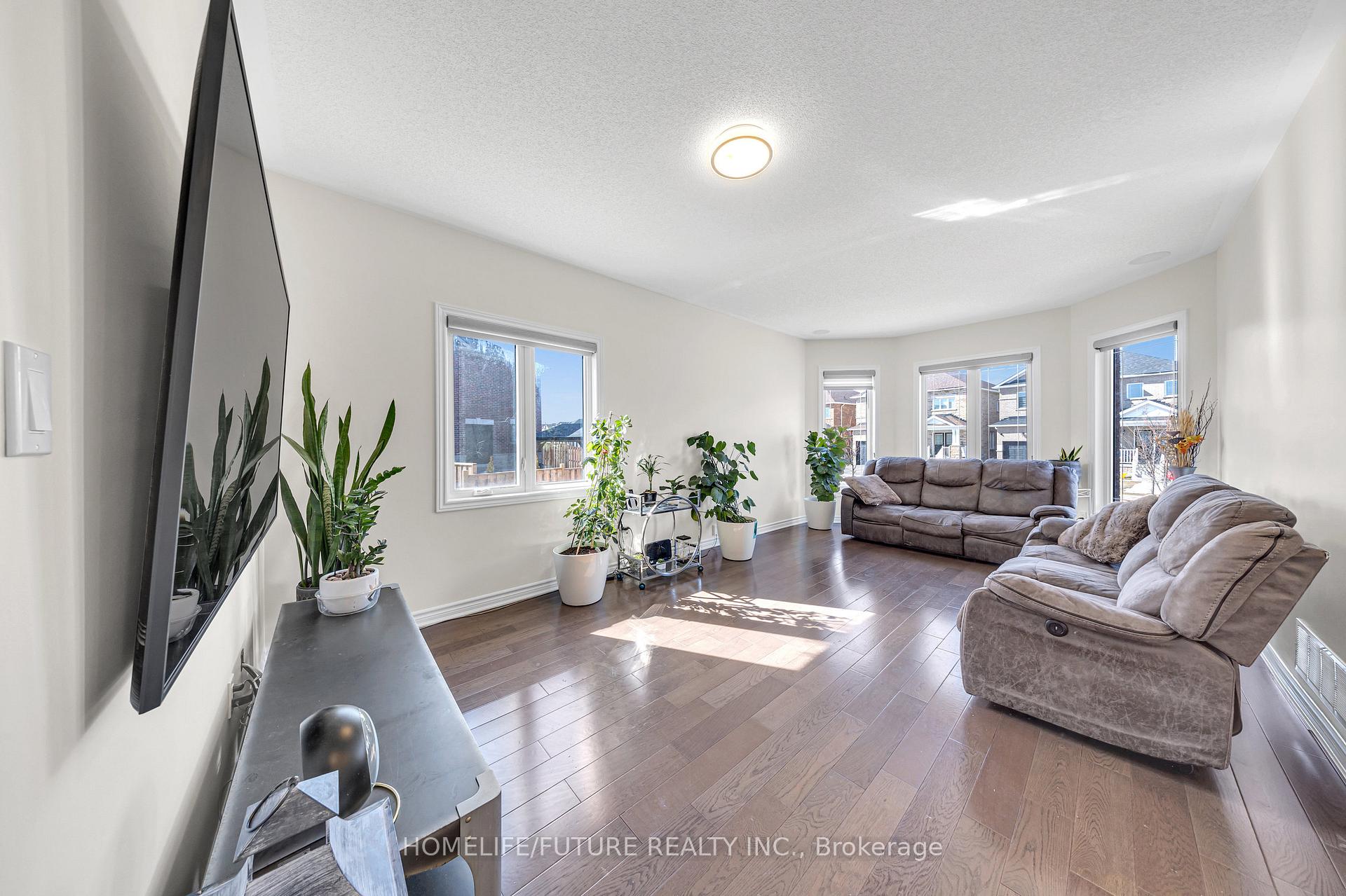 Photo 5 of 49 Terry Clayton Avenue, Brock, Beaverton — HOMEH