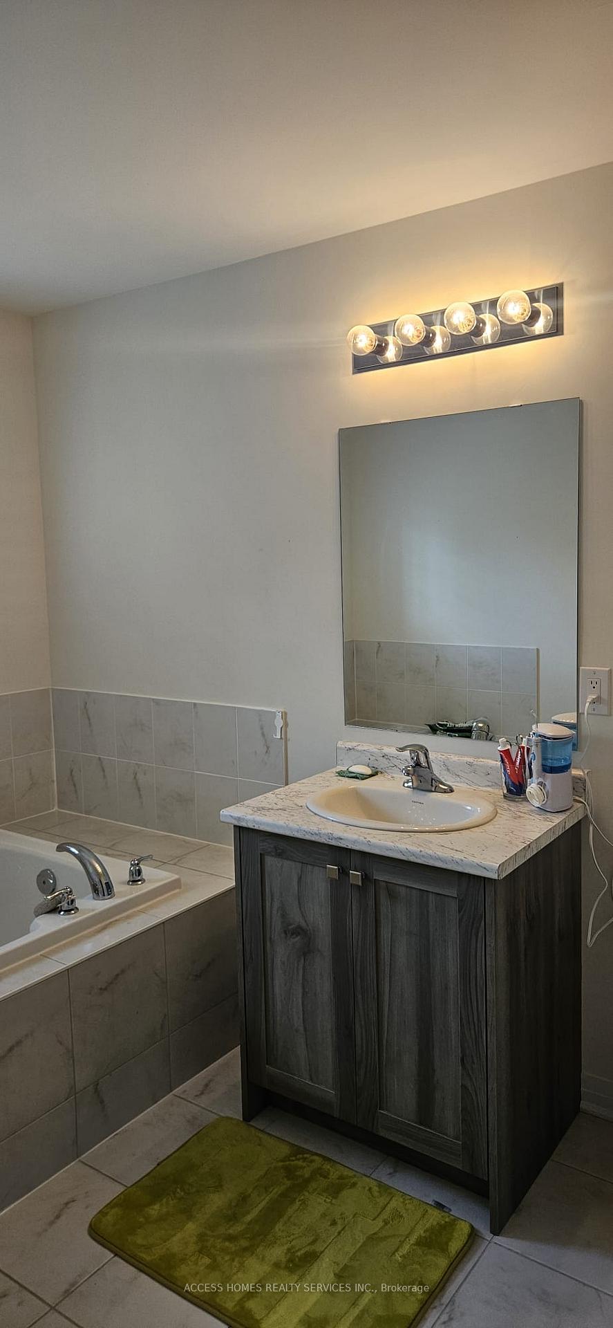 Photo 5 of 42 Brixham Lane, Brampton, Northwest Brampton — HOMEH