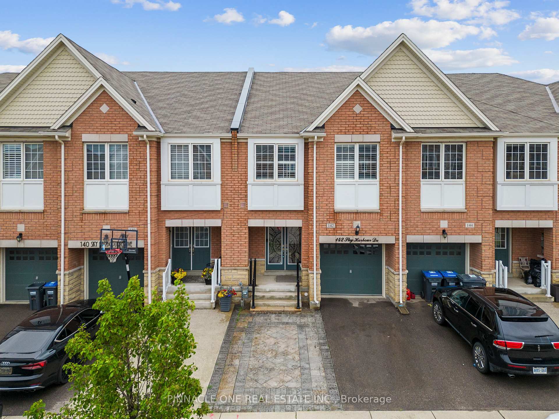 Photo 1 of 142 Sky Harbour Drive, Brampton, Brampton West — HOMEH
