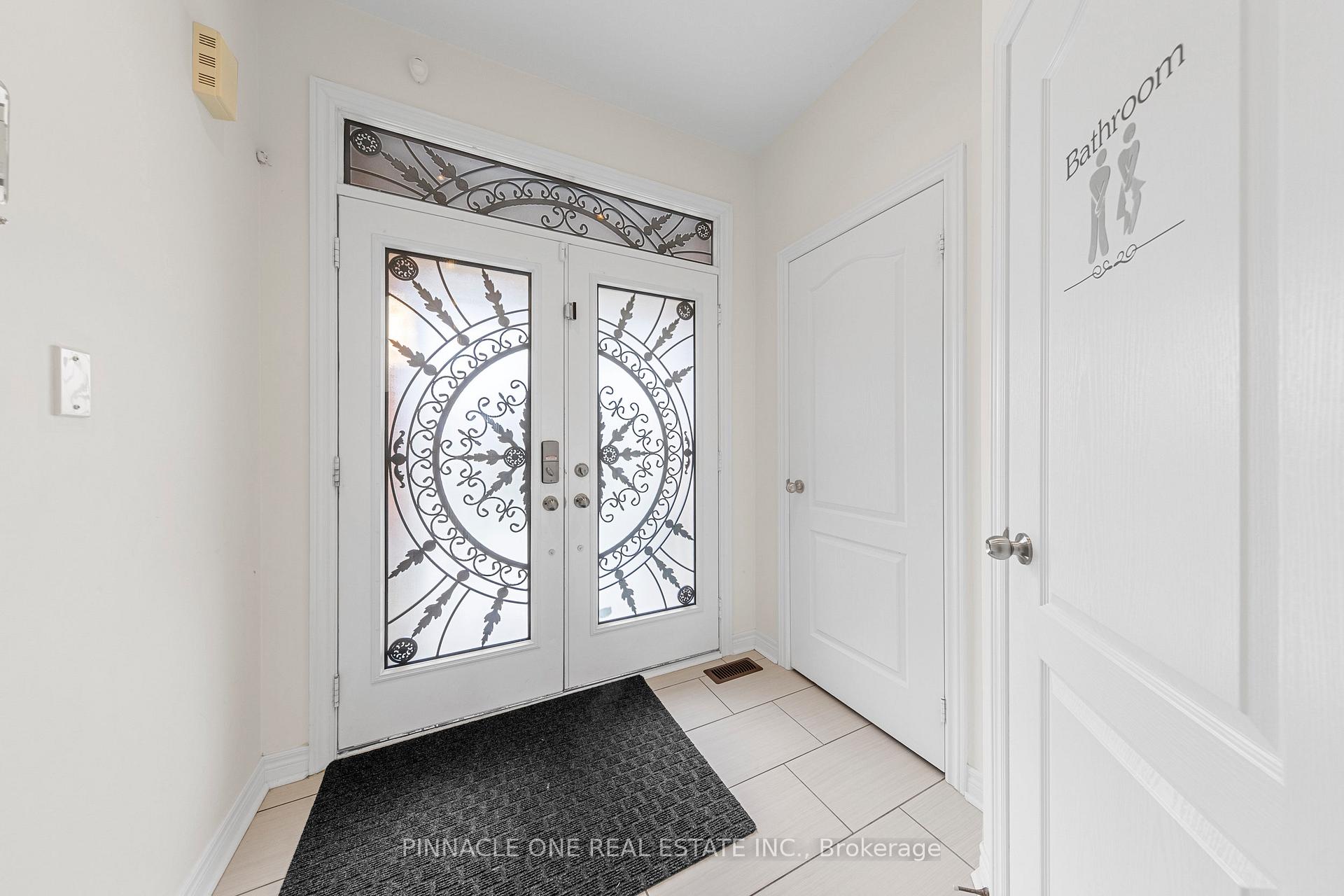 Photo 4 of 142 Sky Harbour Drive, Brampton, Brampton West — HOMEH