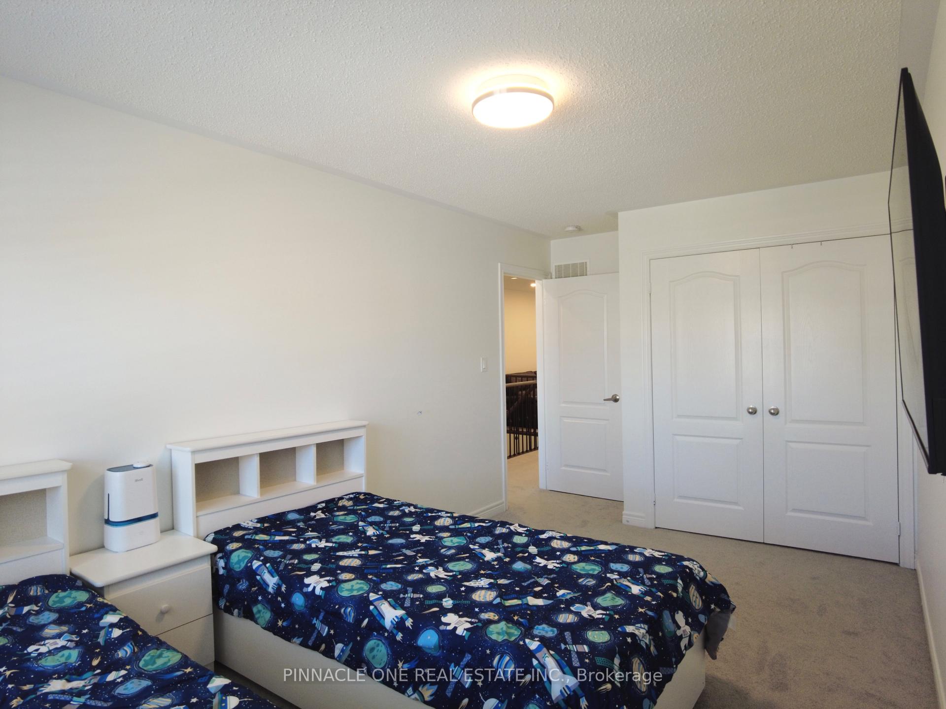 Photo 8 of 142 Sky Harbour Drive, Brampton, Brampton West — HOMEH