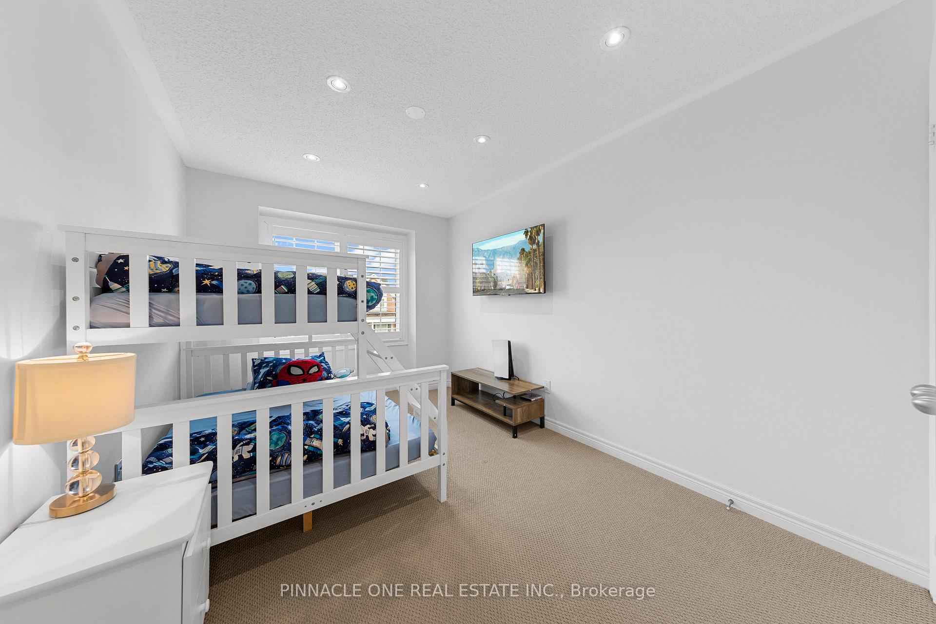 Photo 7 of 142 Sky Harbour Drive, Brampton, Brampton West — HOMEH
