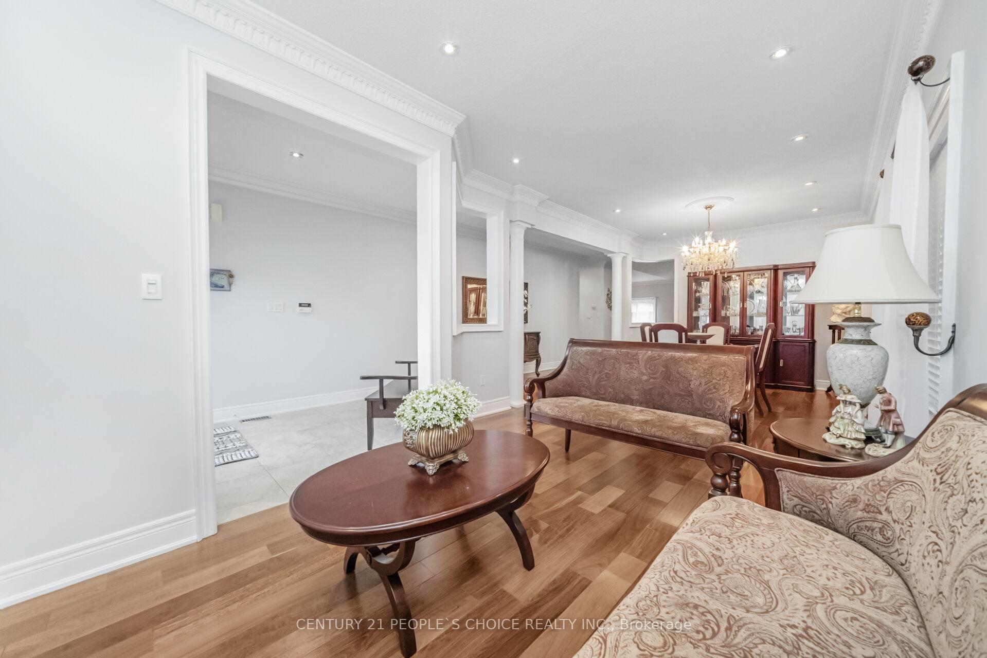 Photo 8 of 28 Coin Street, Brampton, Bram West — HOMEH