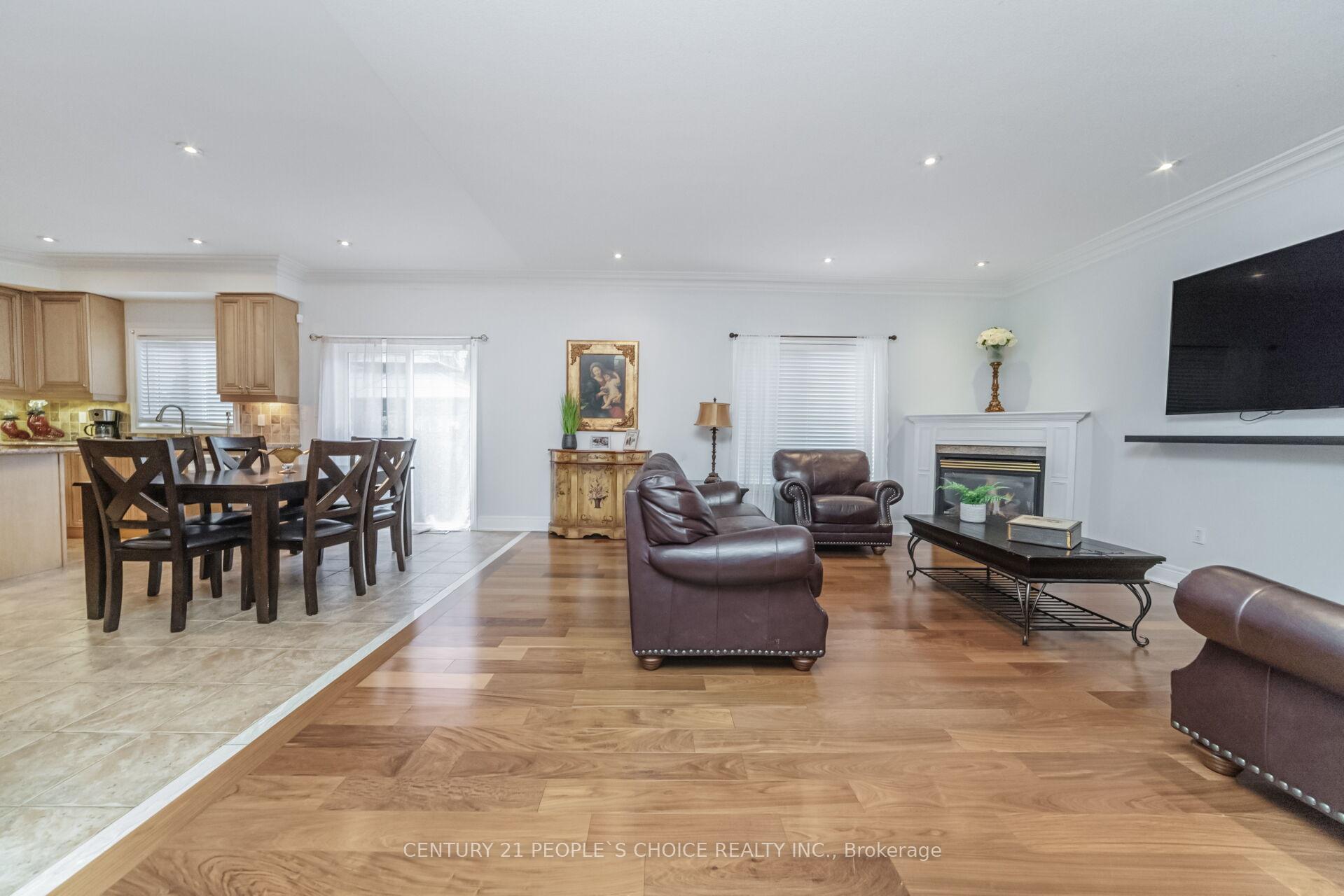 Photo 11 of 28 Coin Street, Brampton, Bram West — HOMEH