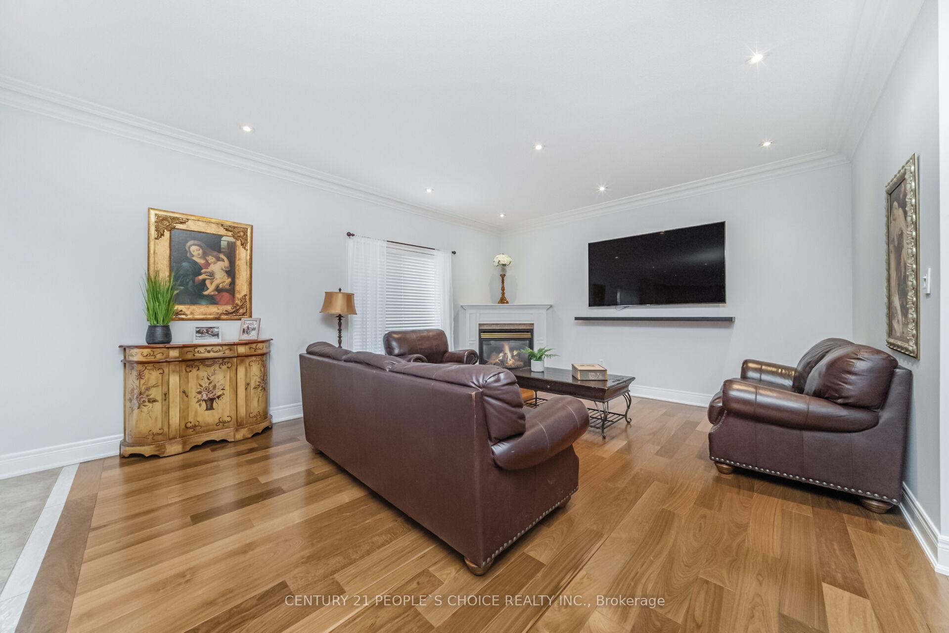 Photo 12 of 28 Coin Street, Brampton, Bram West — HOMEH