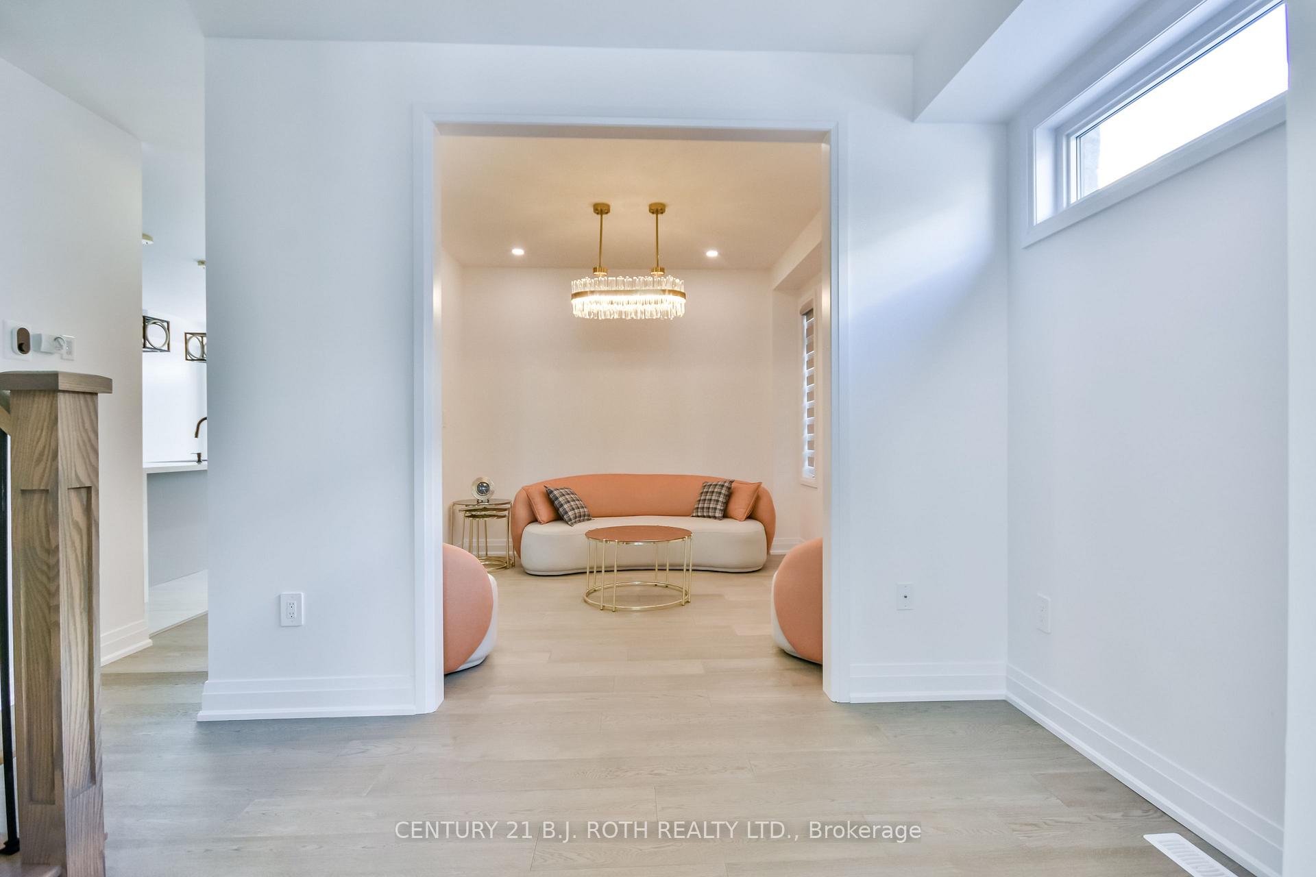 Photo 3 of 33 Paddington Grove, Barrie, Rural Barrie Southwest — HOMEH