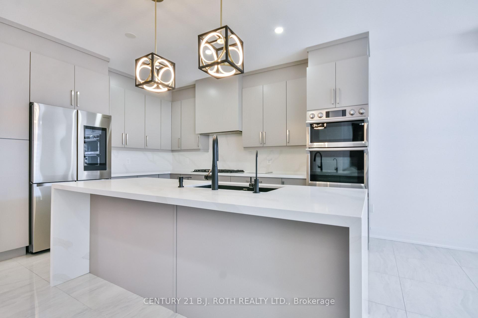 Photo 7 of 33 Paddington Grove, Barrie, Rural Barrie Southwest — HOMEH