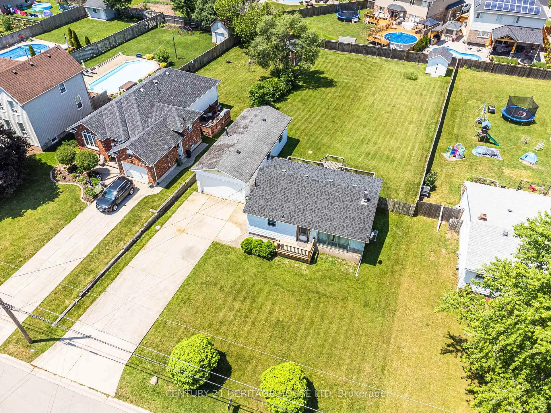 Photo 17 of 13 West Avenue, Hamilton, Winona — HOMEH