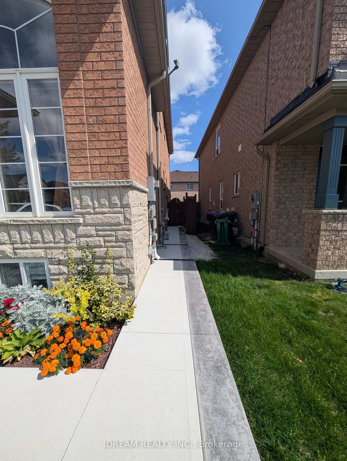 Photo 2 of Unit Bsmt, 35 Soapstone Trail, Brampton, Sandringham-Wellington — HOMEH
