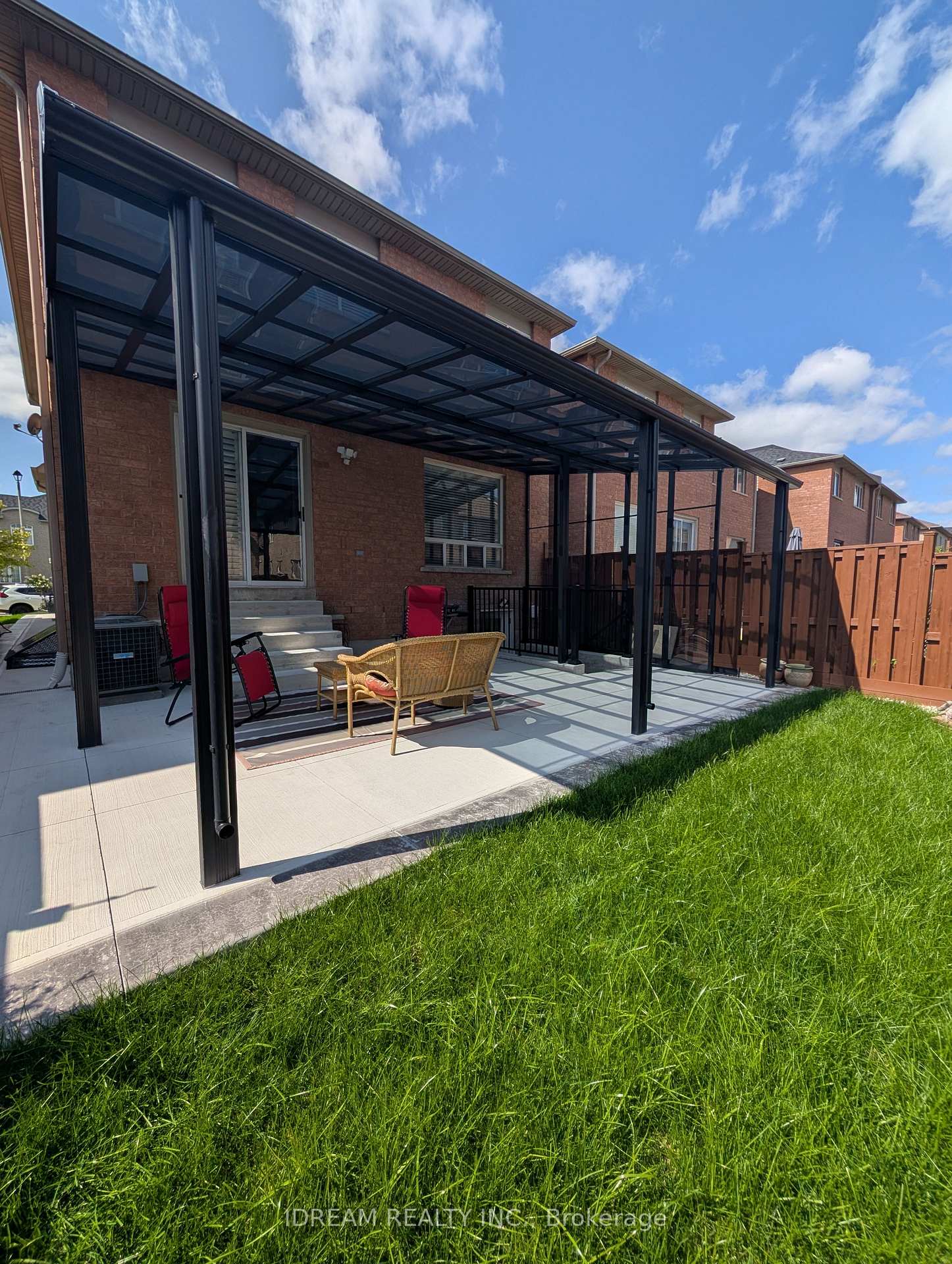 Photo 4 of Unit Bsmt, 35 Soapstone Trail, Brampton, Sandringham-Wellington — HOMEH
