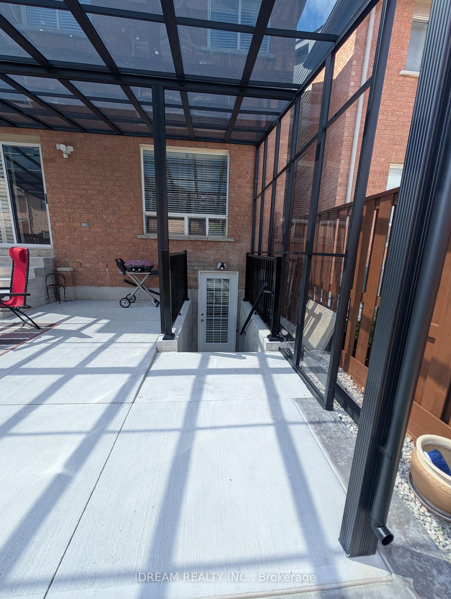 Photo 5 of Unit Bsmt, 35 Soapstone Trail, Brampton, Sandringham-Wellington — HOMEH